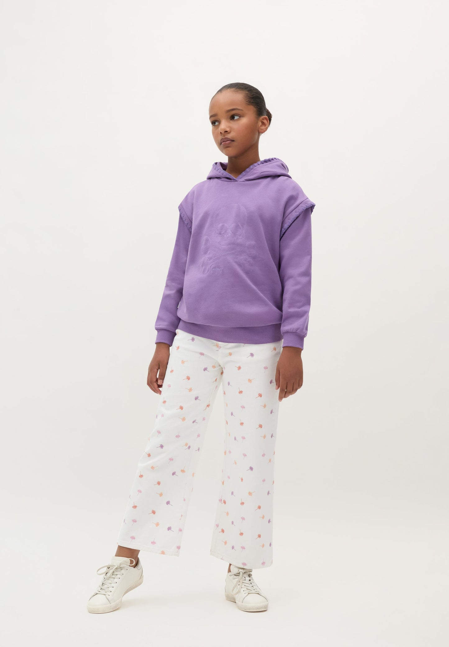 SWEATSHIRT COM CAPUZ BORDADA