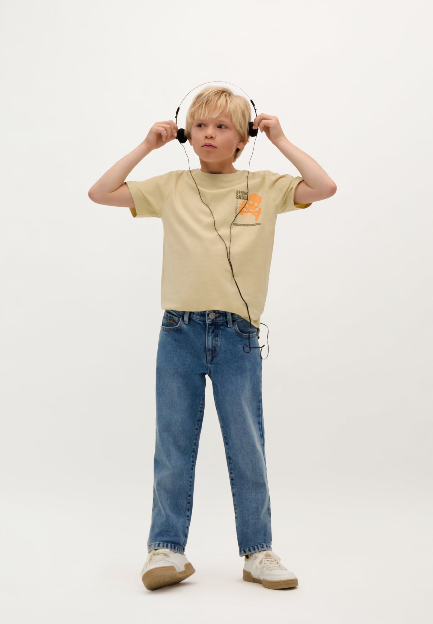 T-SHIRT COM PADRÃO CAMISA POLO