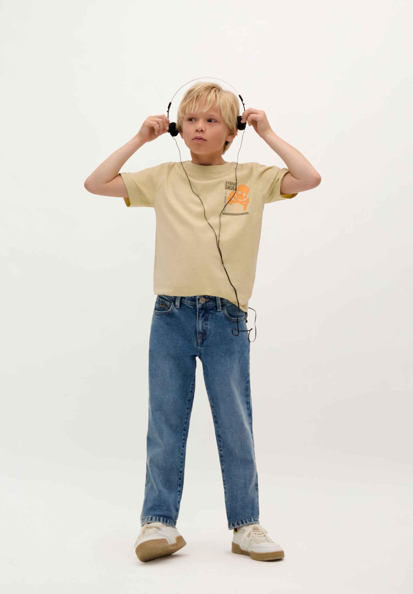 T-SHIRT COM PADRÃO CAMISA POLO
