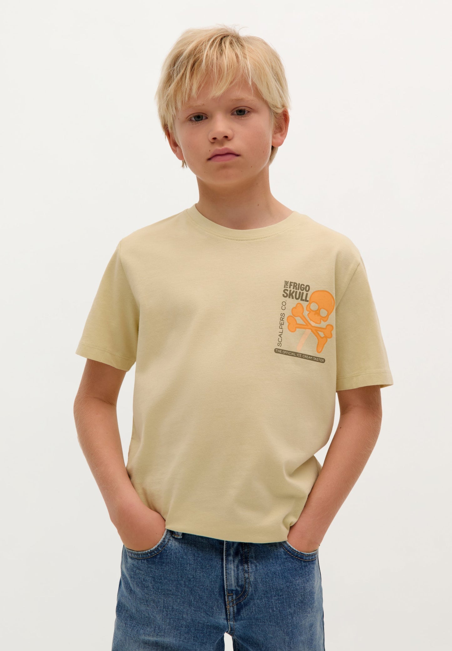 T-SHIRT COM PADRÃO CAMISA POLO