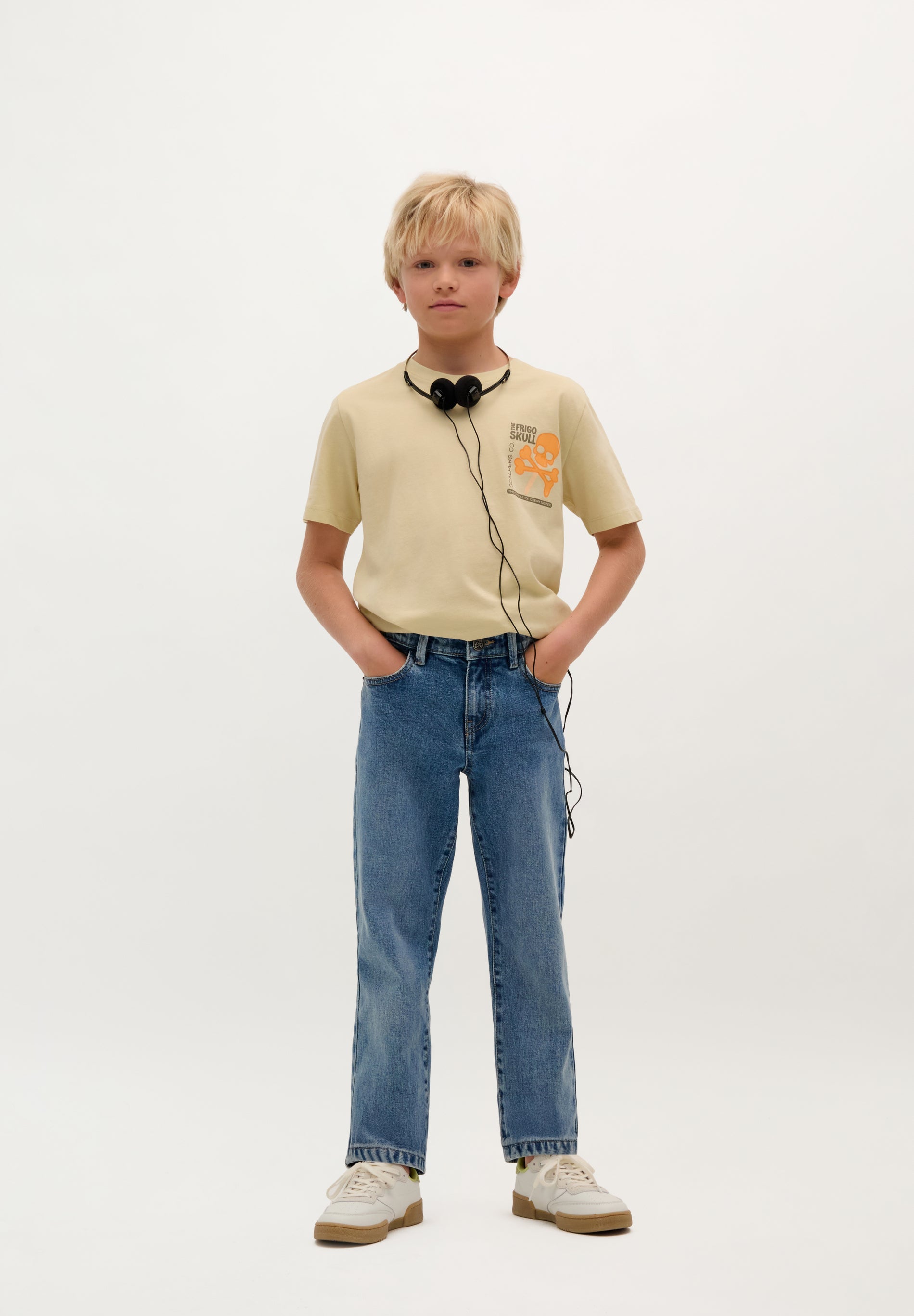 T-SHIRT COM PADRÃO CAMISA POLO