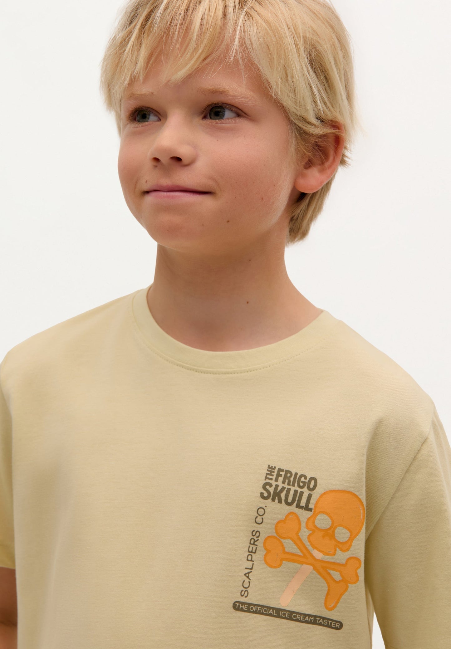 T-SHIRT COM PADRÃO CAMISA POLO