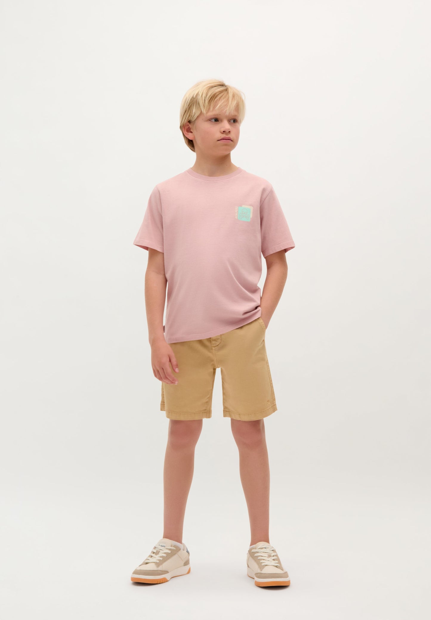 T-SHIRT COM PADRÃO FLÚOR