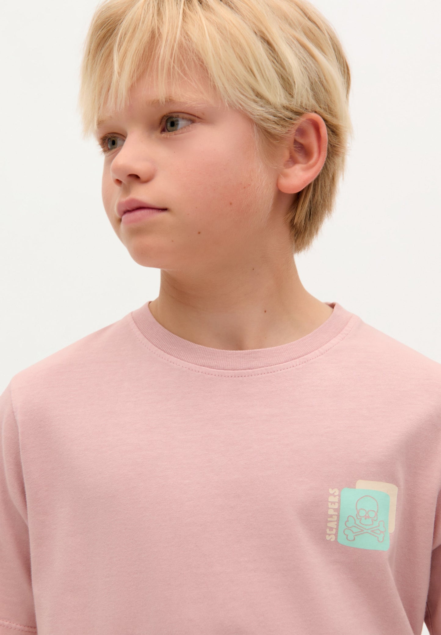 T-SHIRT COM PADRÃO FLÚOR