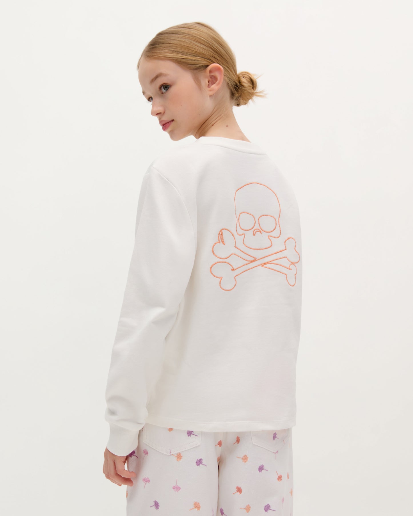 SWEATSHIRT FRANZIDA COM SKULL ATRÁS