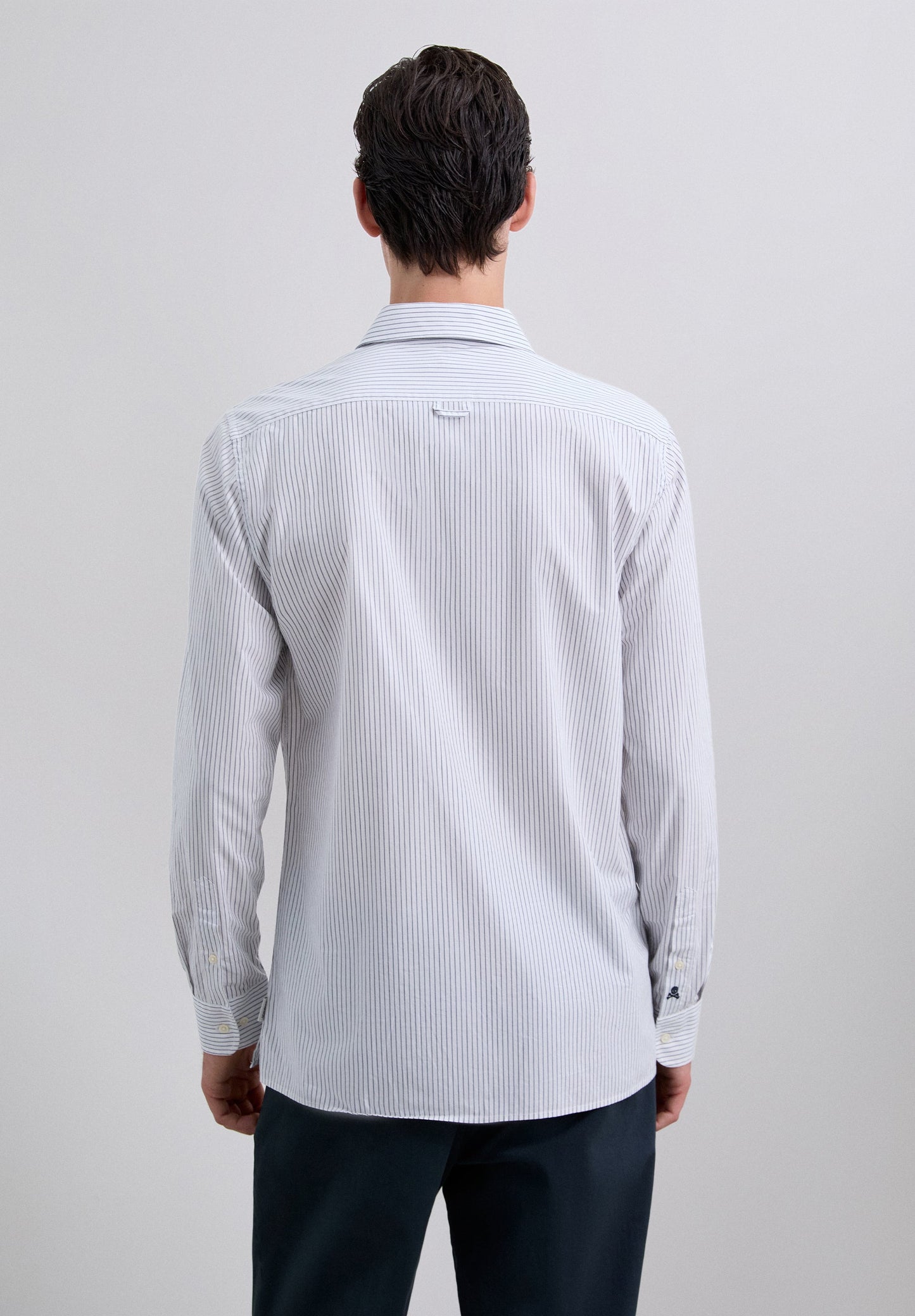 CAMISA COM BOLSO E RISCA