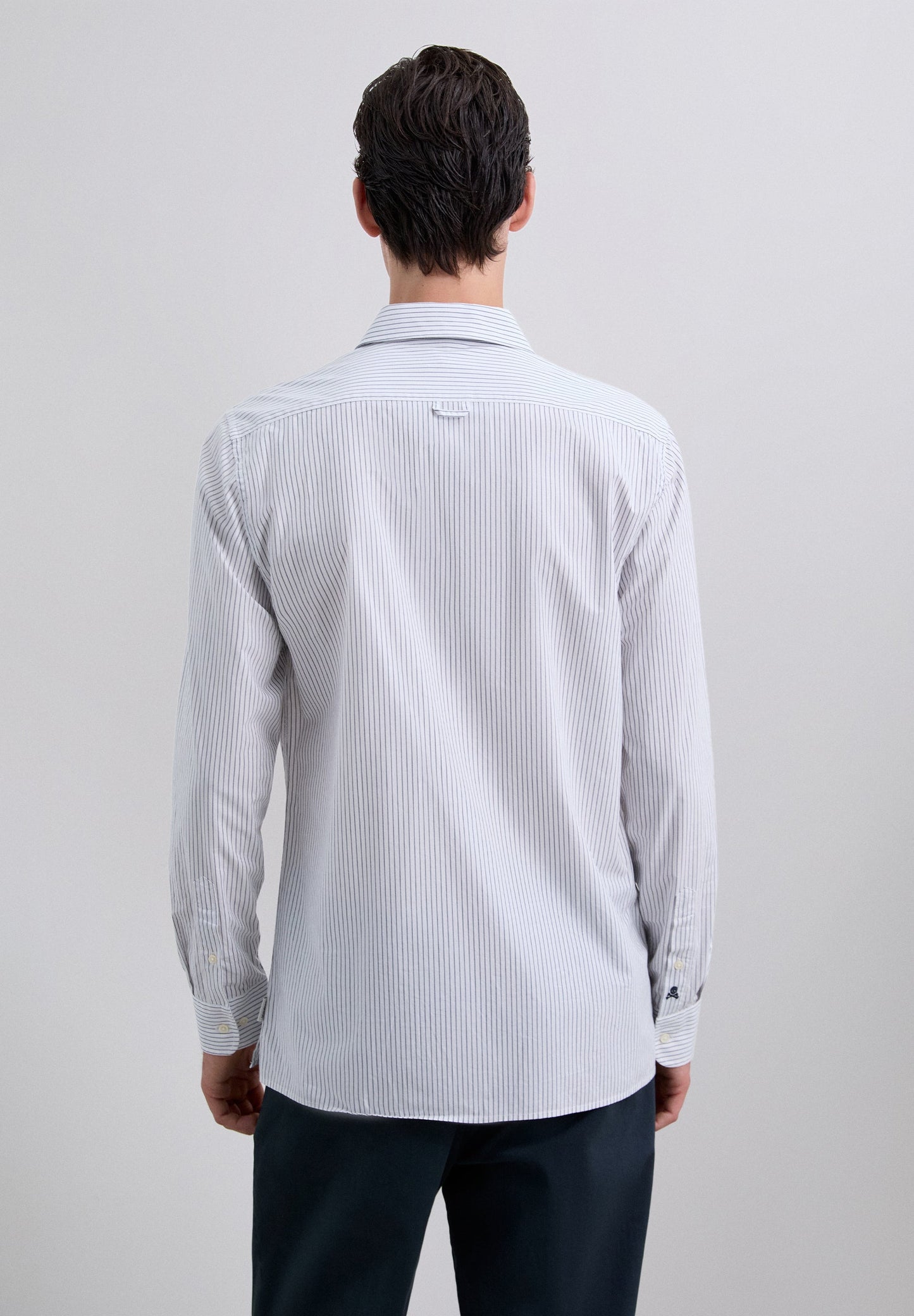 CAMISA COM BOLSO E RISCA