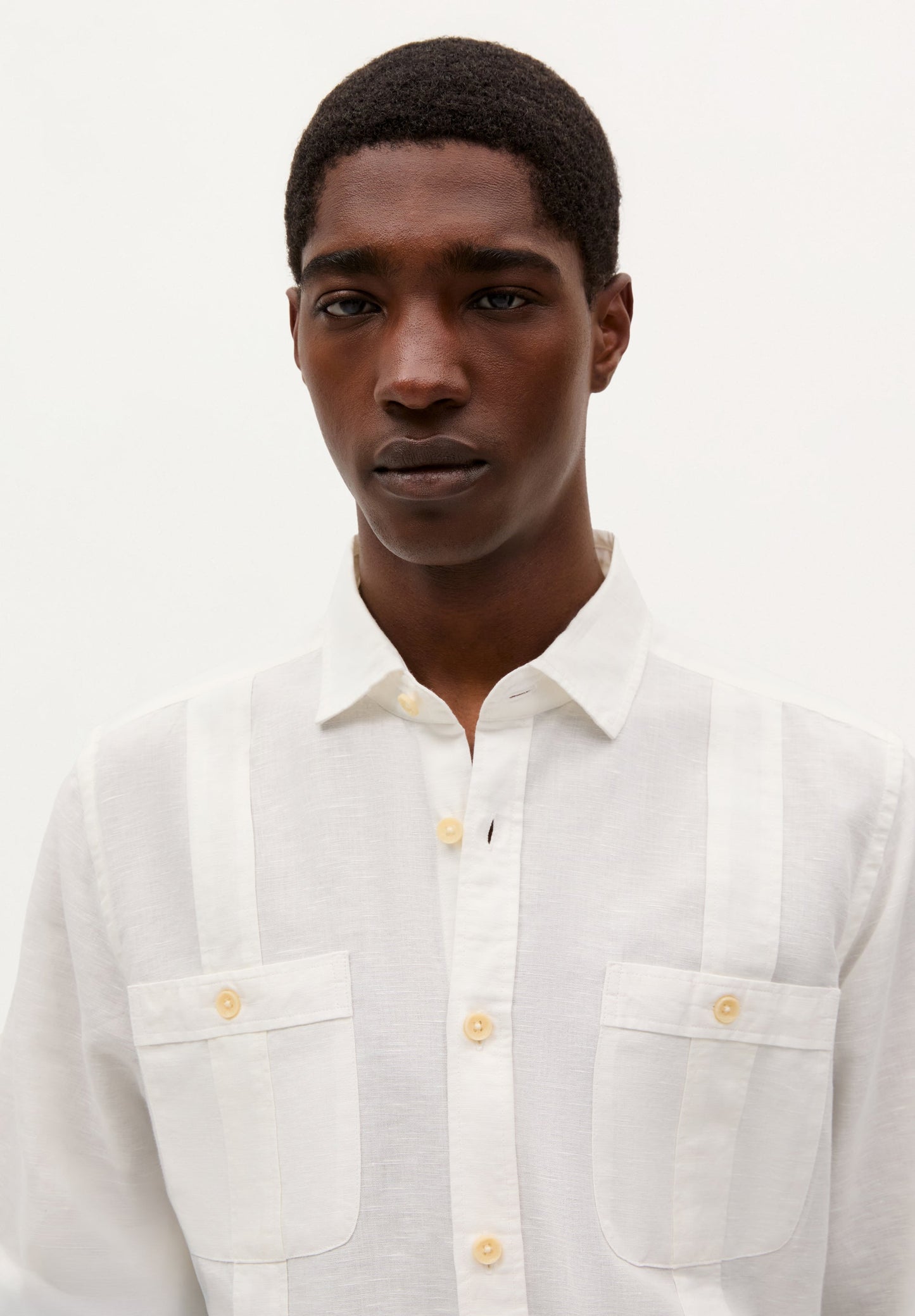 CAMISA TIPO CASACO SAFARI EM LINHO