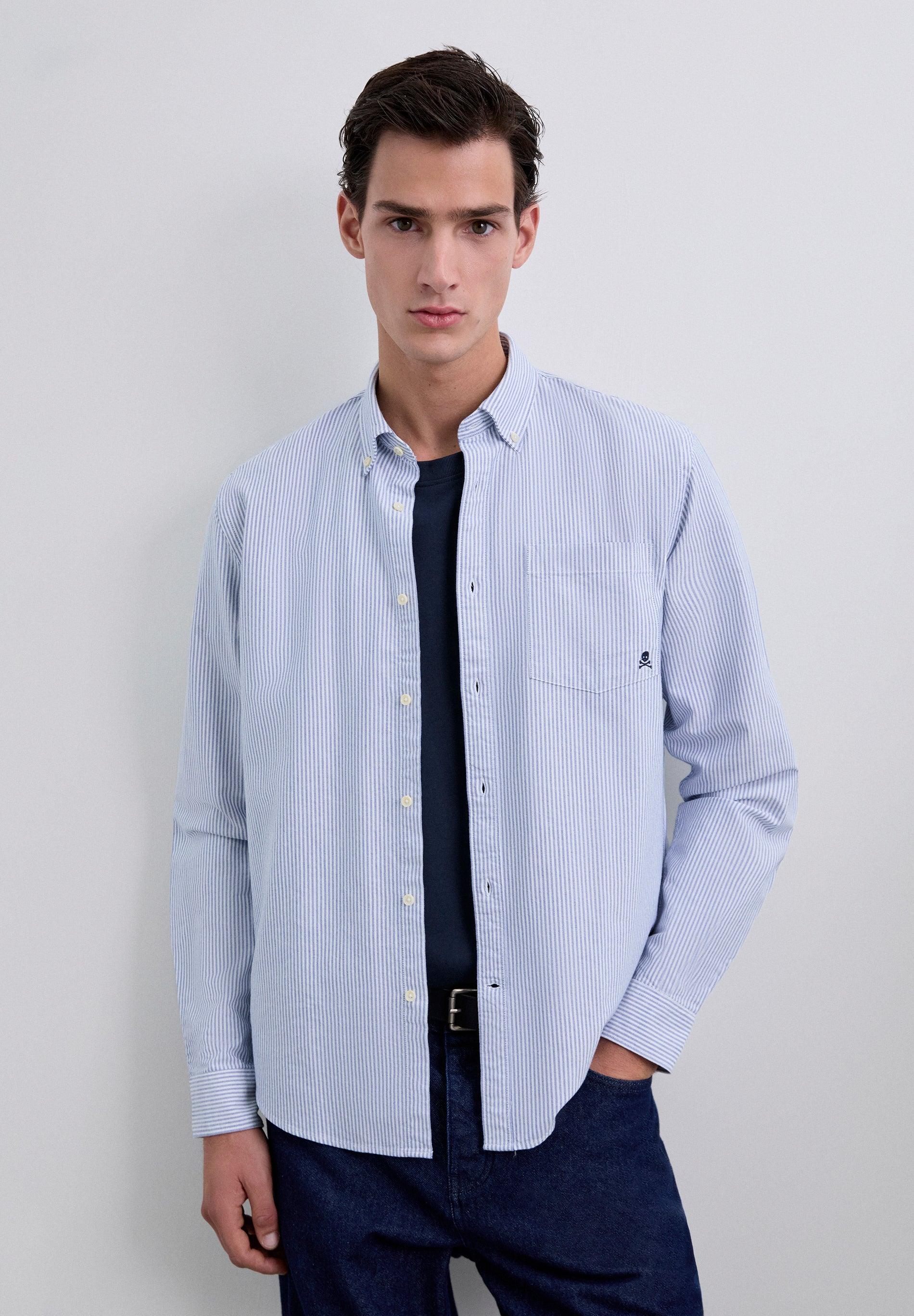 CAMISA COM SKULL DECOTE DE BOTÕES