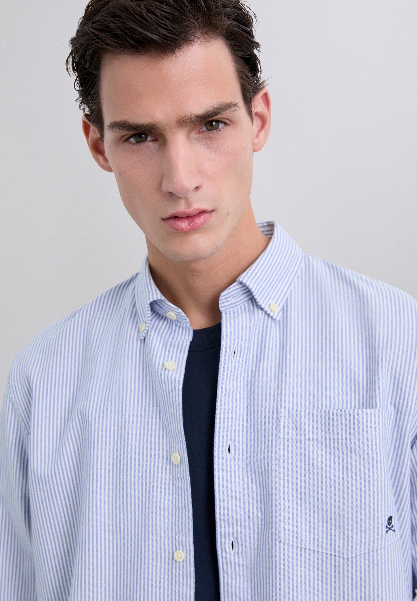 CAMISA COM SKULL DECOTE DE BOTÕES