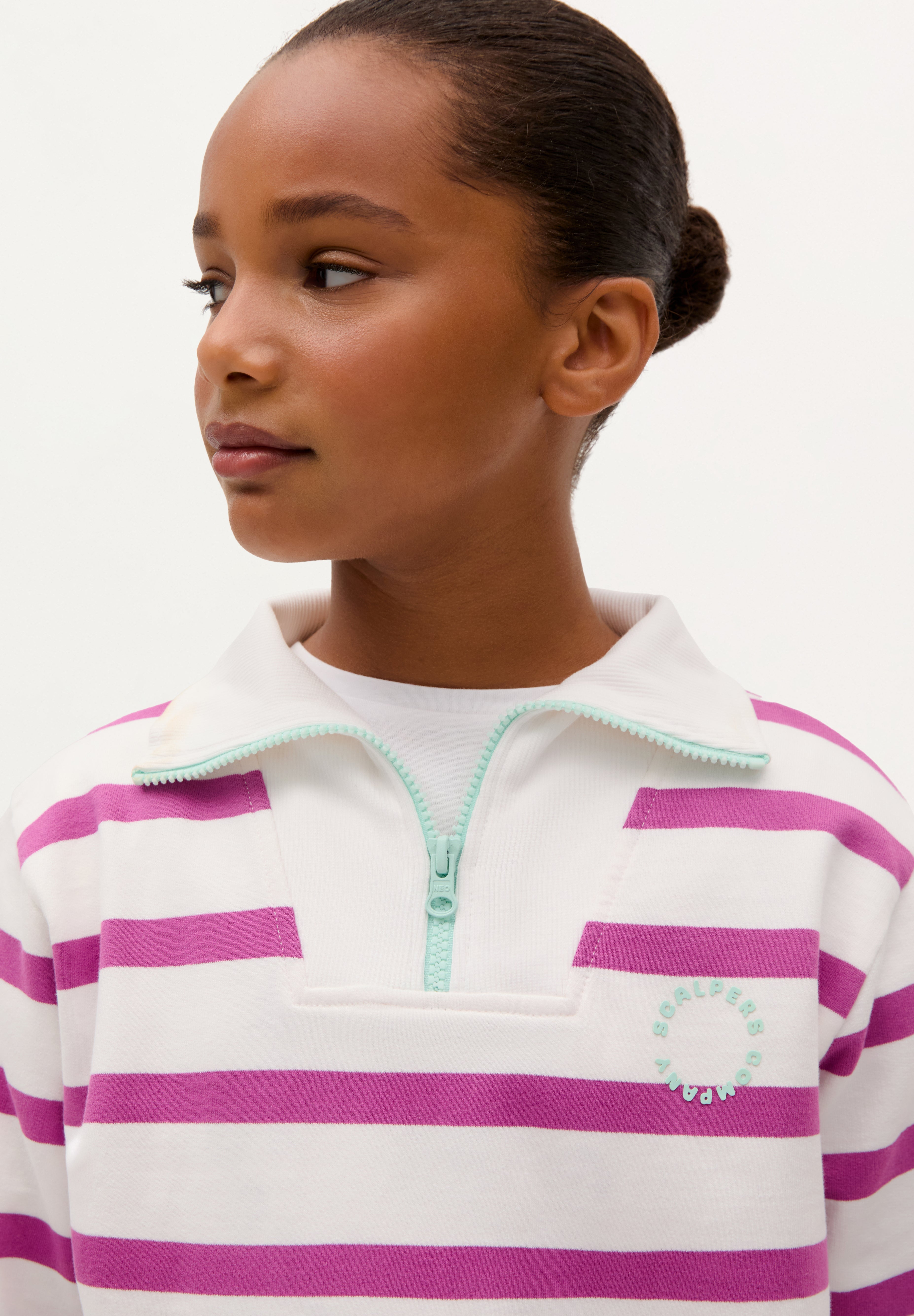SWEATSHIRT COM PADRÃO ÀS RISCAS
