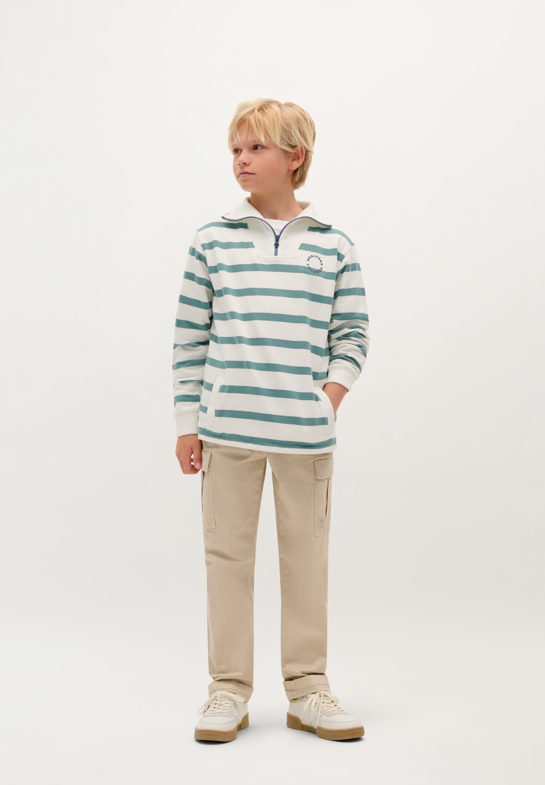 SWEATSHIRT COM PADRÃO ÀS RISCAS