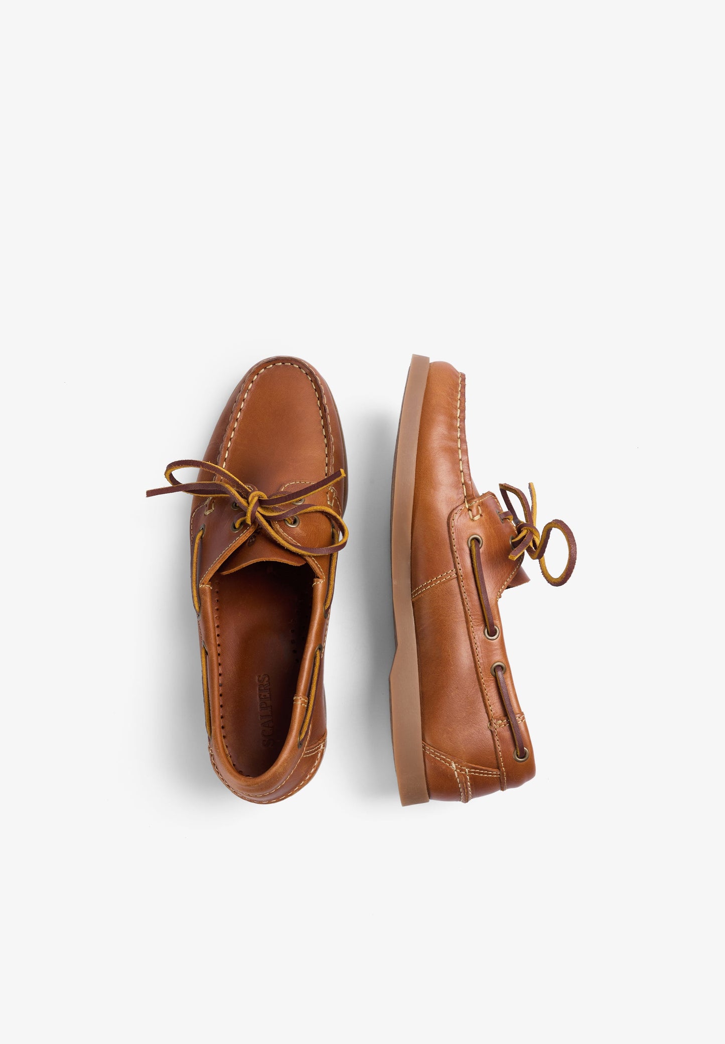 SAPATOS DE VELA EM PELE LISOS