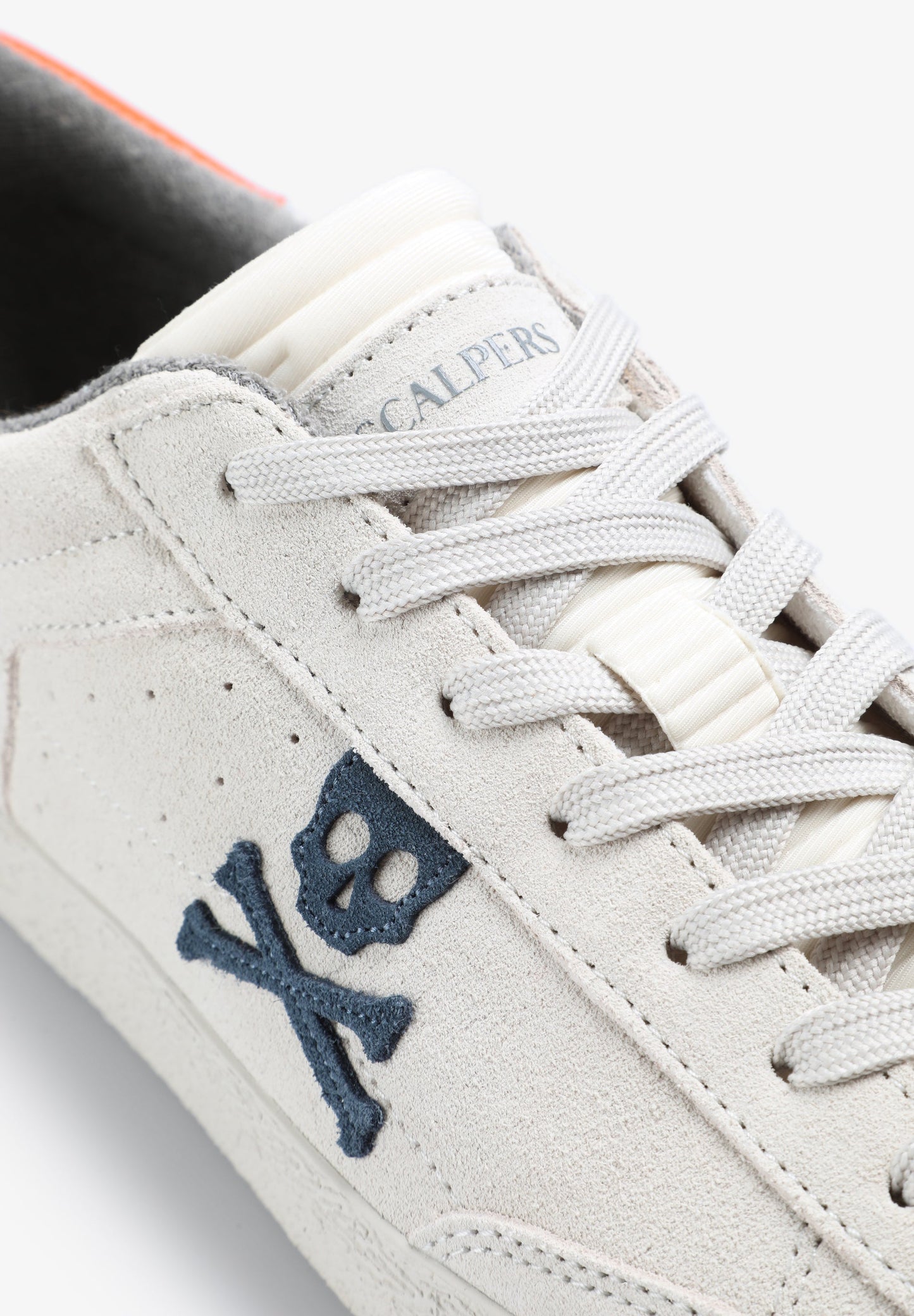 SAPATILHAS BAIXAS COM SKULL LATERAL