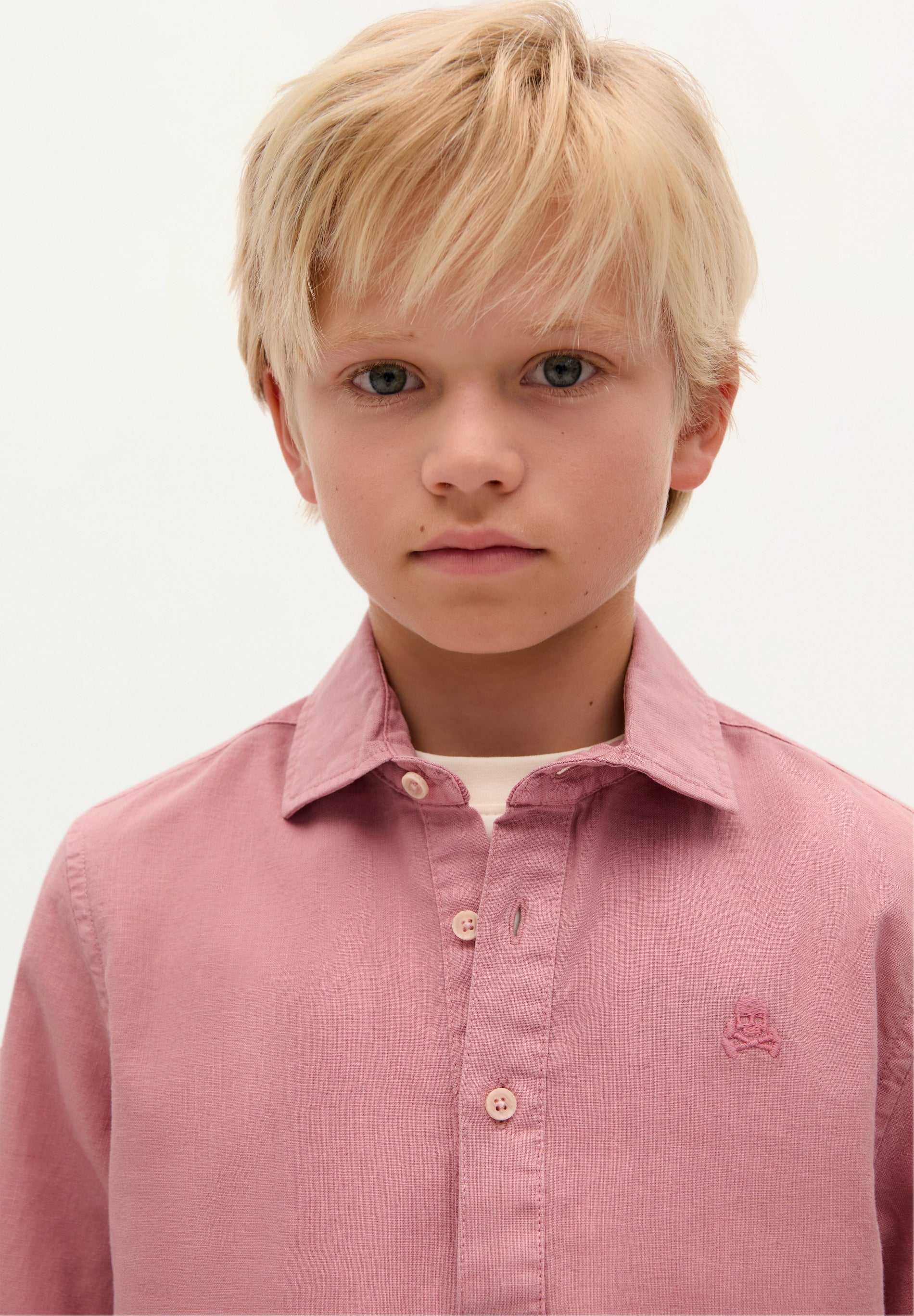 CAMISA ESTILO POLO COM SKULL NO TOM