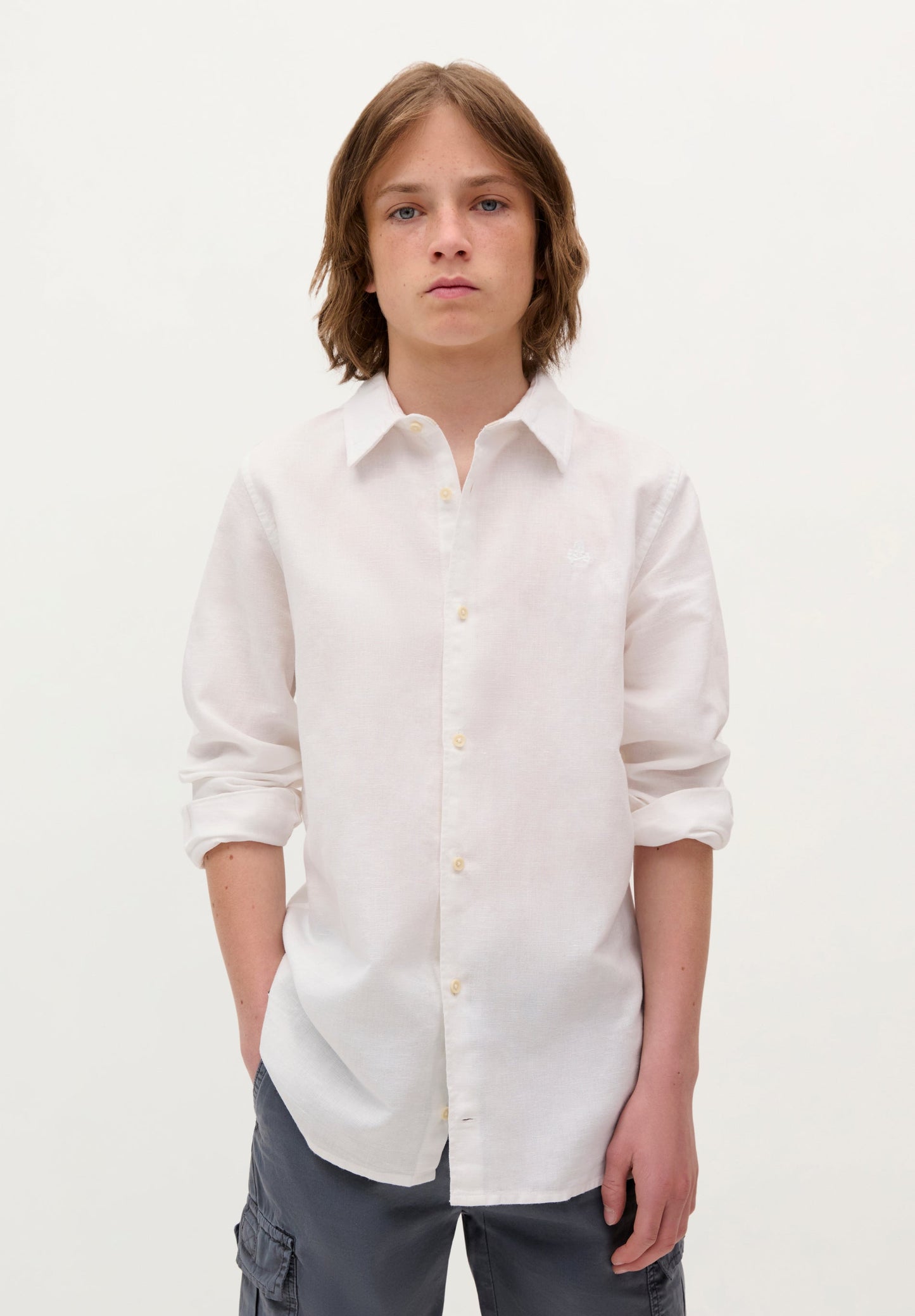 CAMISA COM LOGÓTIPO NO TOM