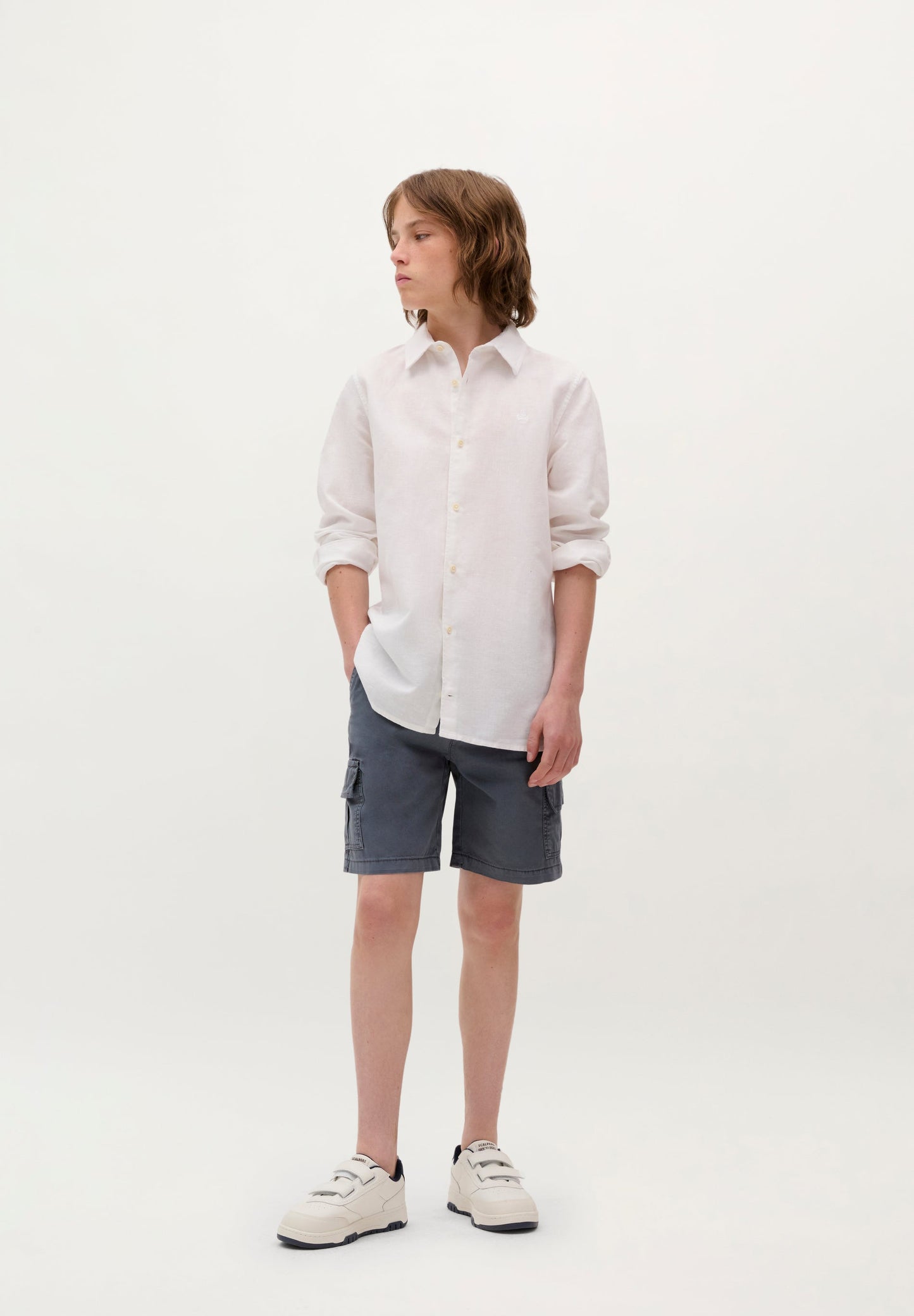 CAMISA COM LOGÓTIPO NO TOM