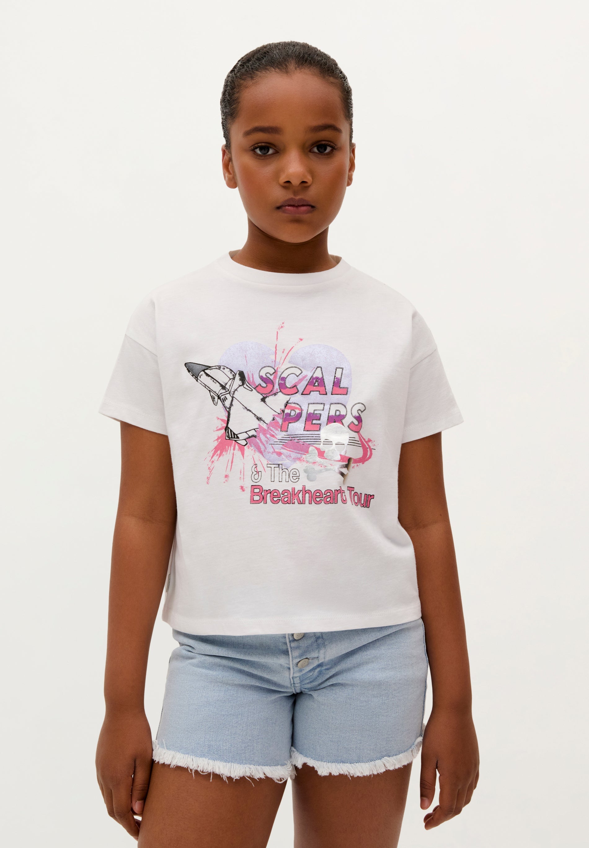 T-SHIRT COM PADRÃO ESTAMPADO