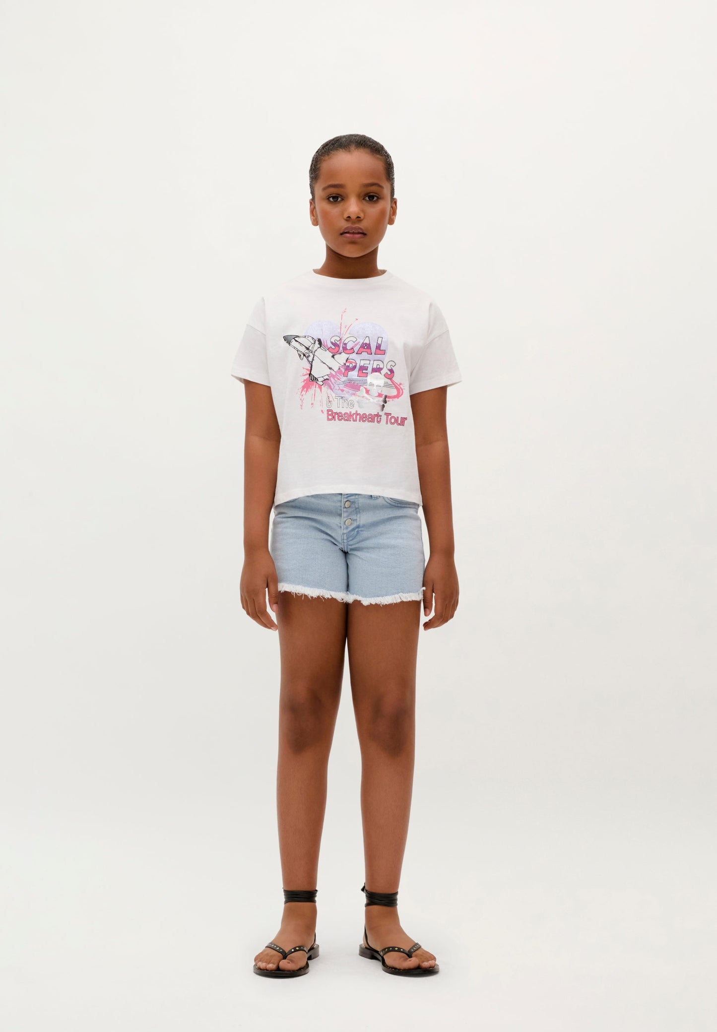 T-SHIRT COM PADRÃO ESTAMPADO
