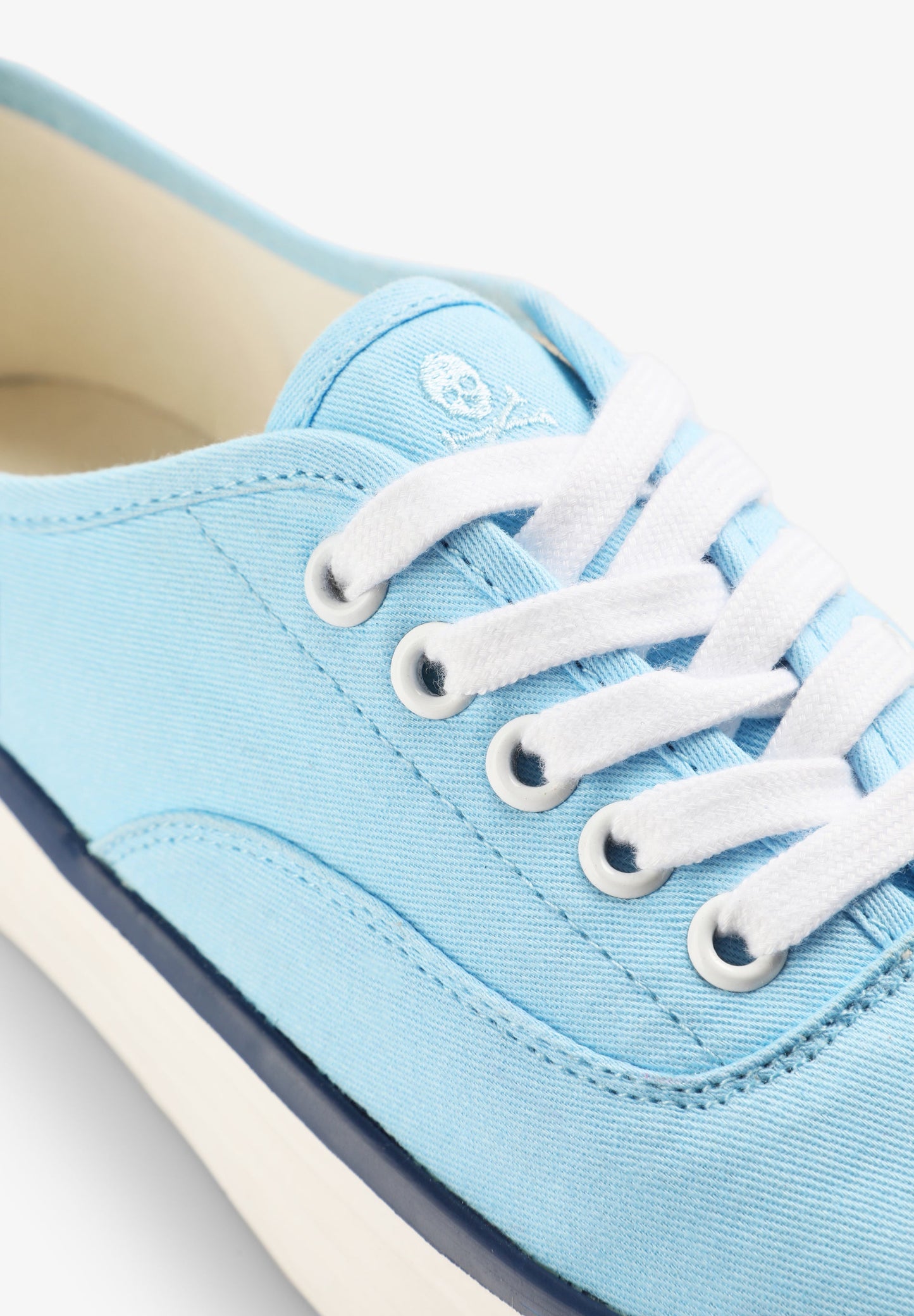 SAPATILHAS BAIXAS COM SOLA VULCANIZADA