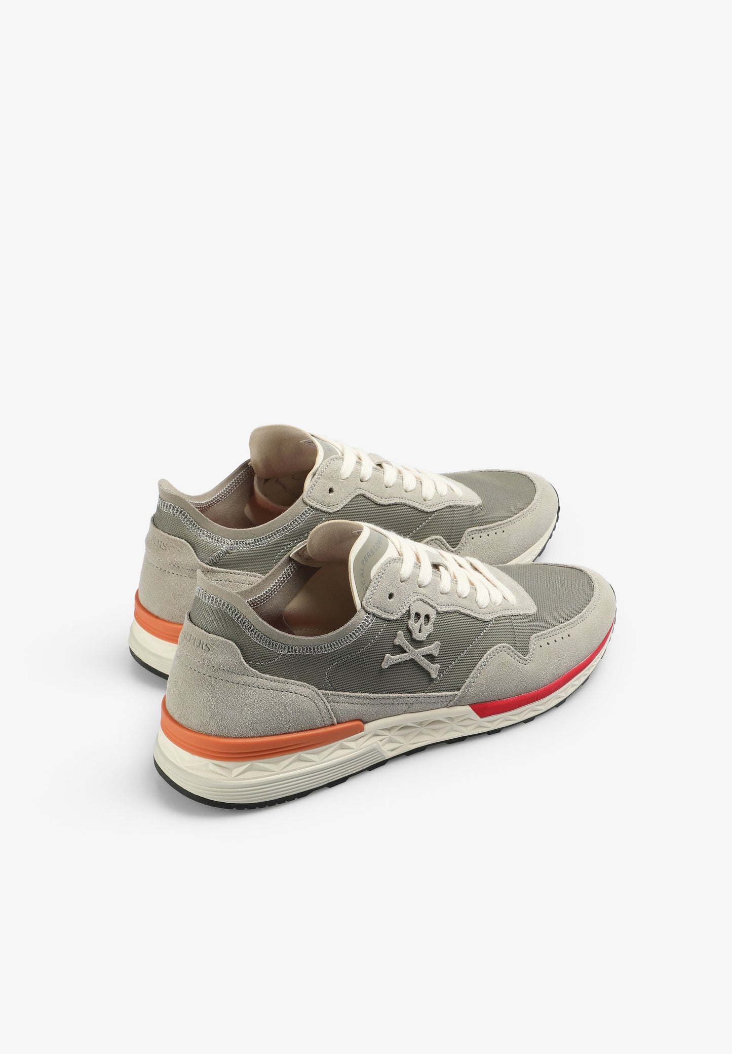 SNEAKERS CAVEIRA DETALHE CONTRASTE