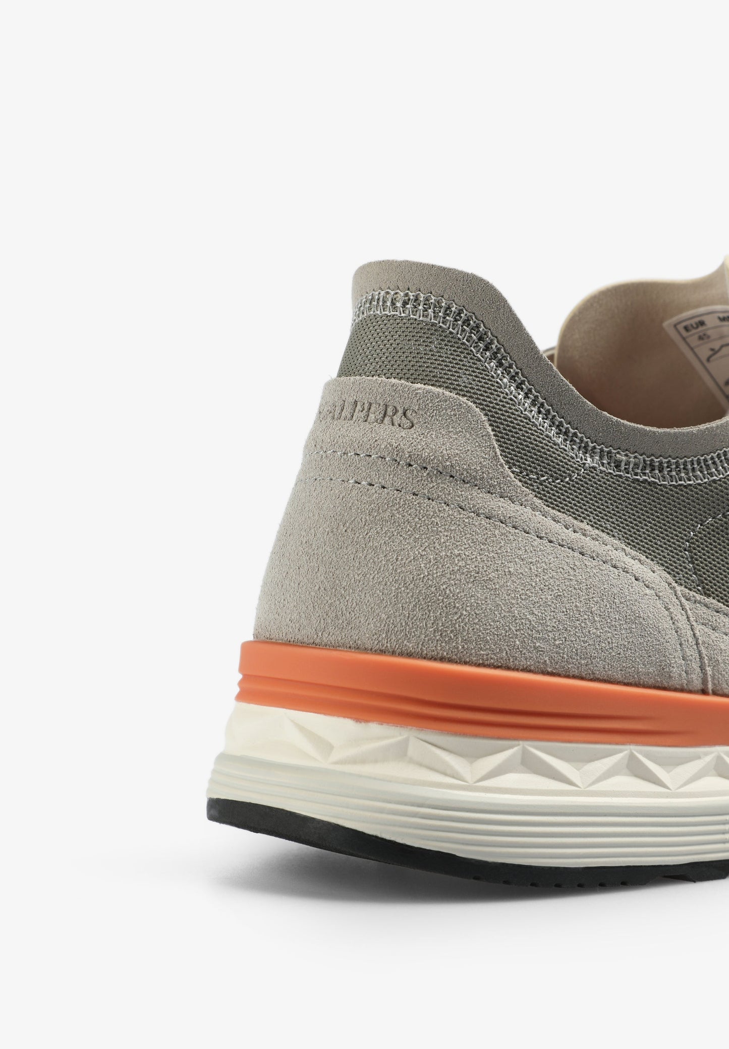 SNEAKERS CAVEIRA DETALHE CONTRASTE