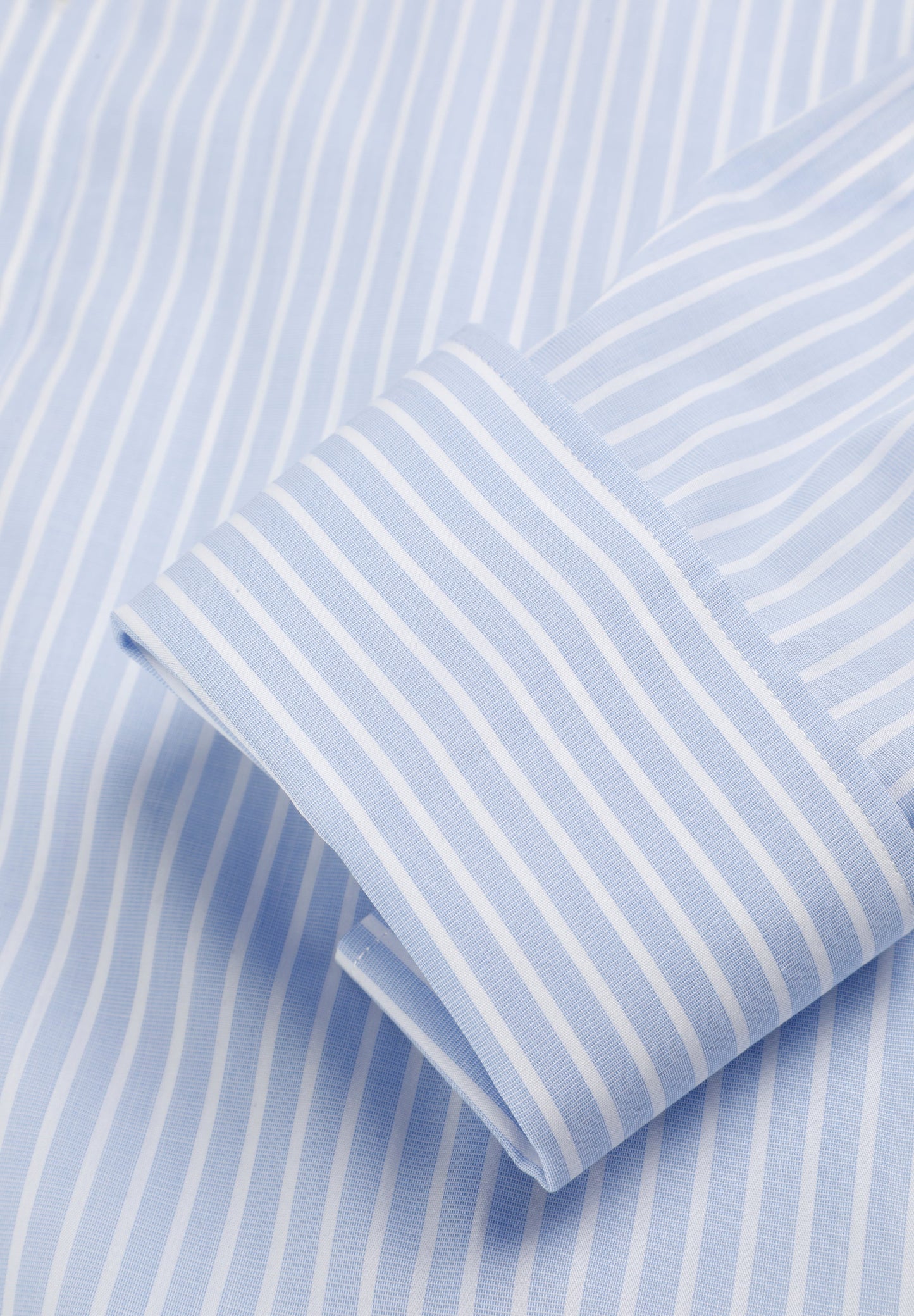CAMISA COM GOLA EM CONTRASTE