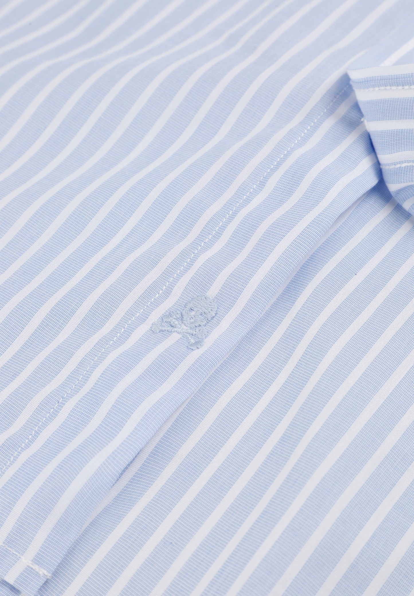 CAMISA COM GOLA EM CONTRASTE