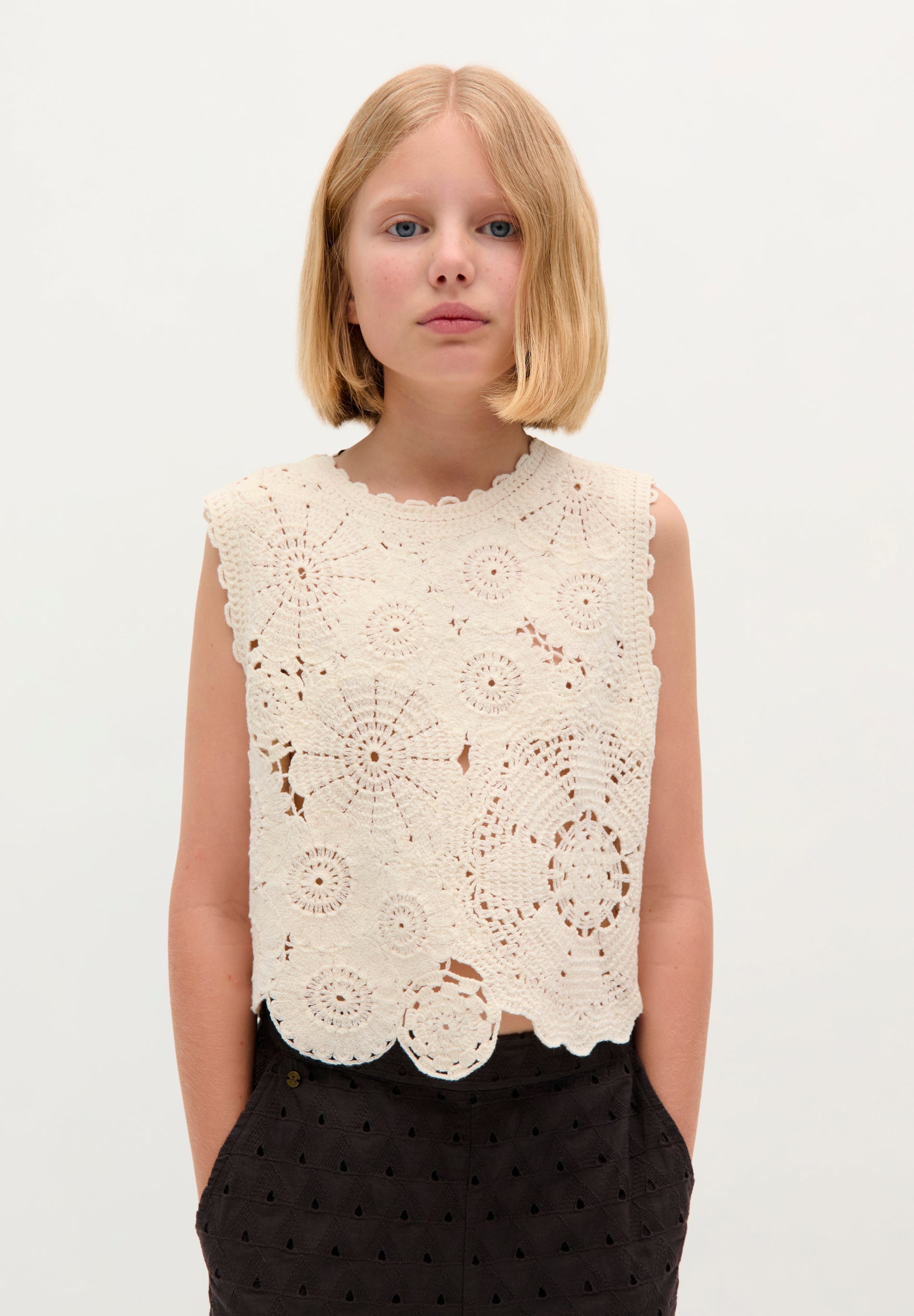 TOP DE CROCHET ÀS FLORES