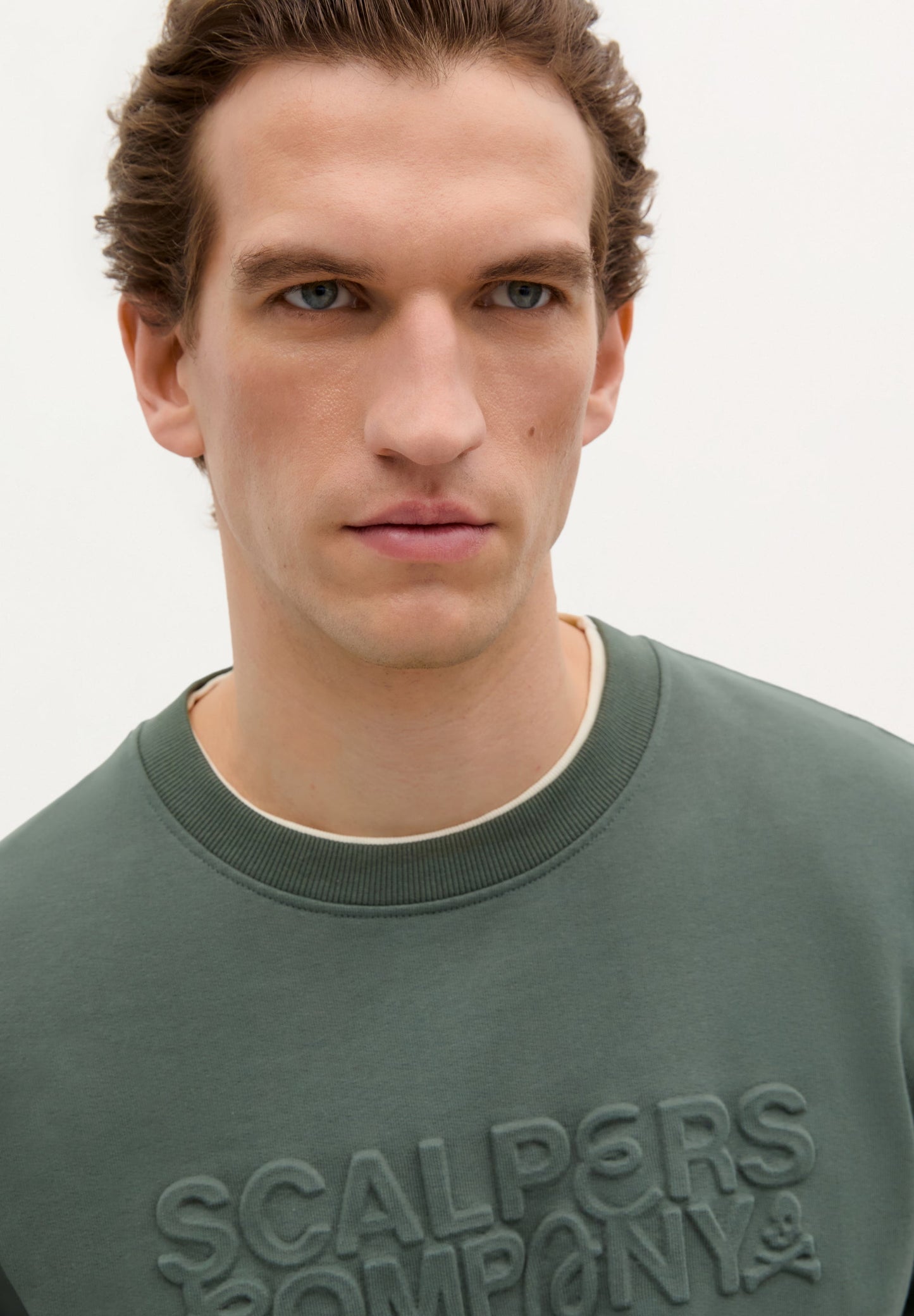 SWEATSHIRT COM LOGÓTIPO EM RELEVO