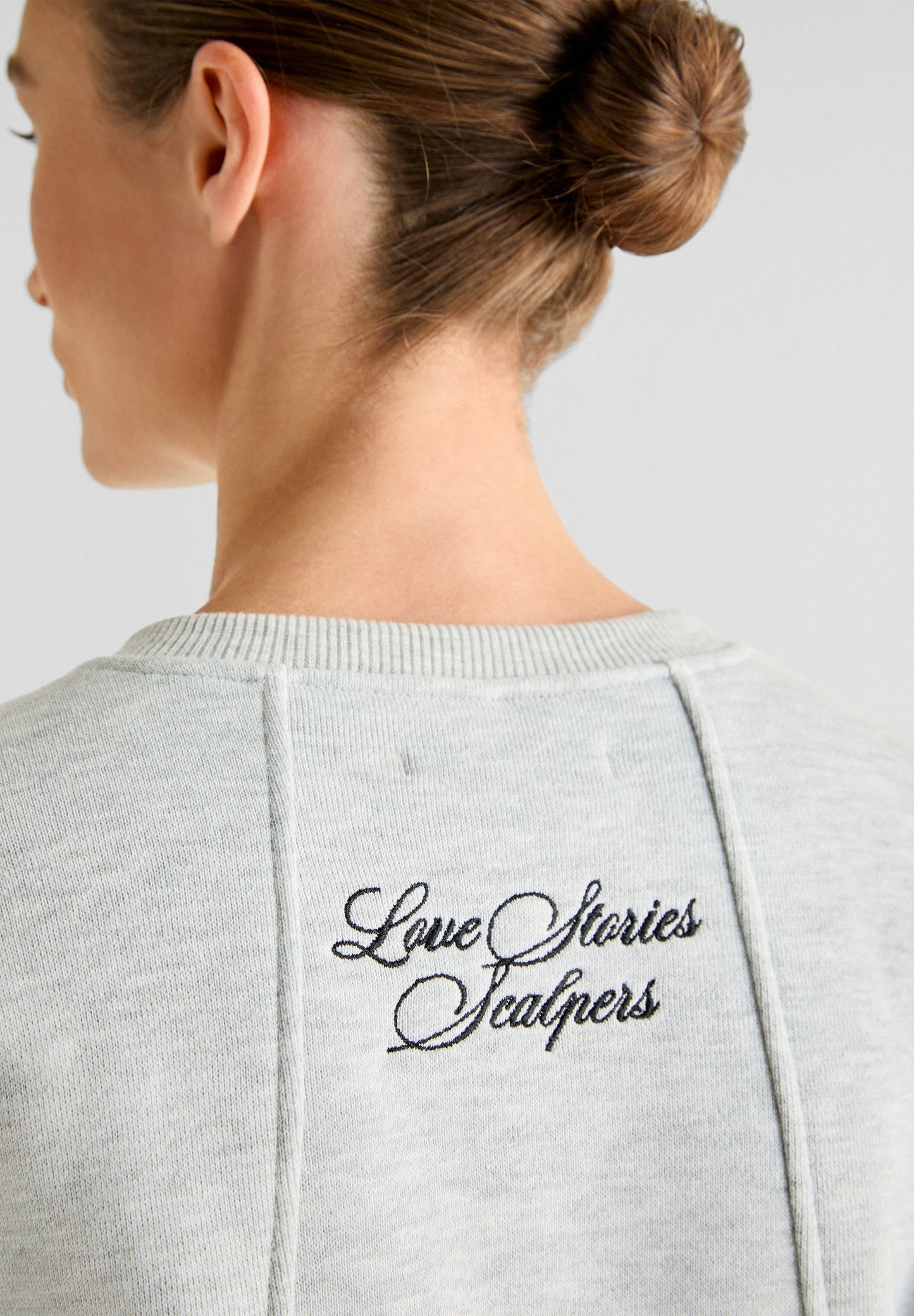 SWEATSHIRT COM LOGÓTIPO ATRÁS SCALPERS X LOVE STORIES