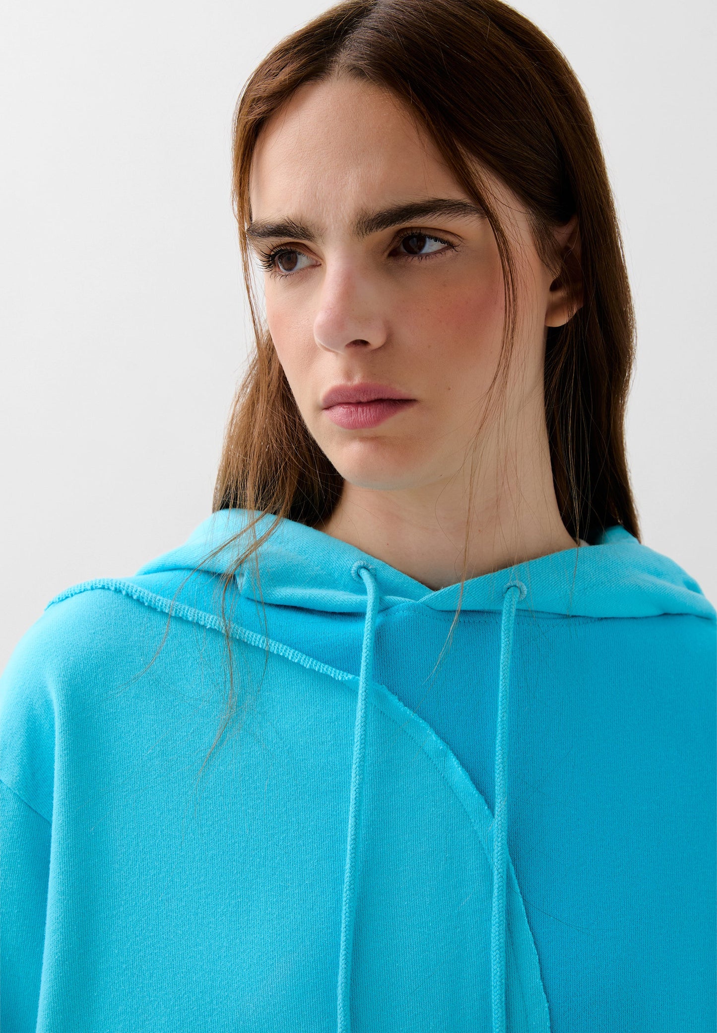 SWEATSHIRT COM CAPUZ BICOLOR E ONDAS