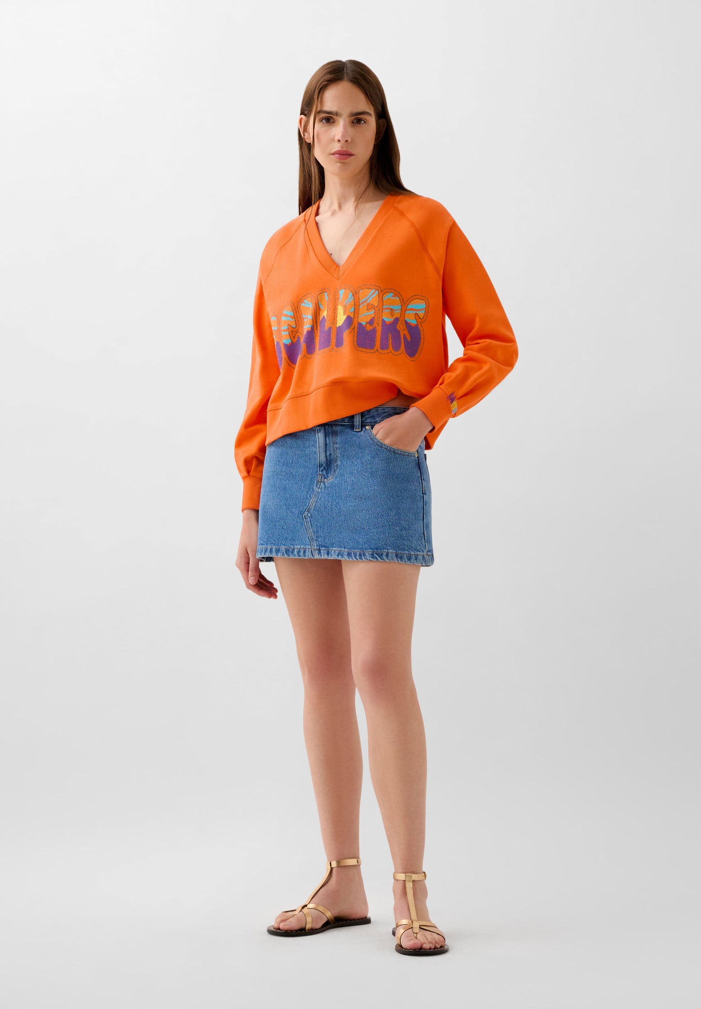 SWEATSHIRT COM BORDADO A CONTRASTAR