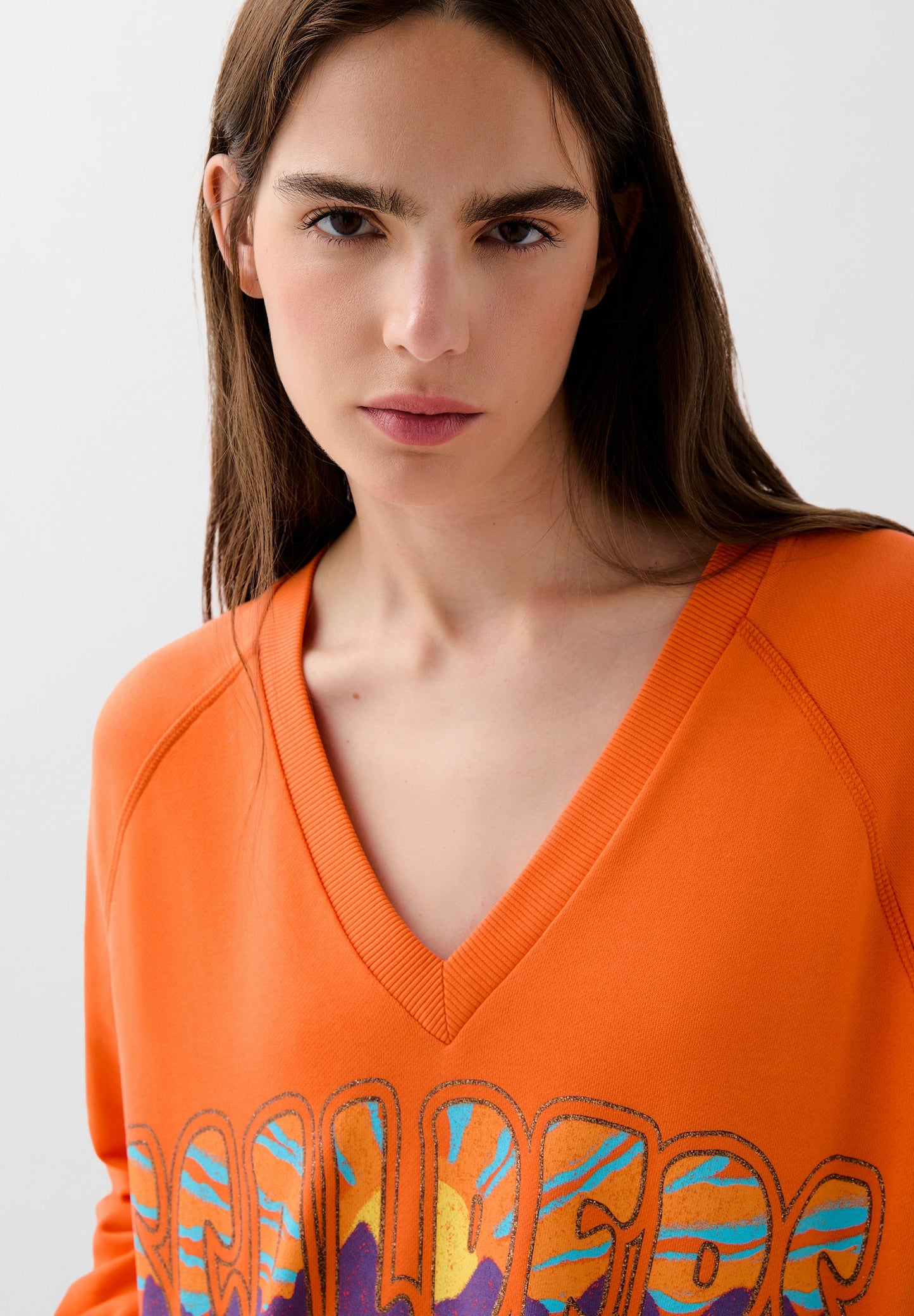 SWEATSHIRT COM BORDADO A CONTRASTAR