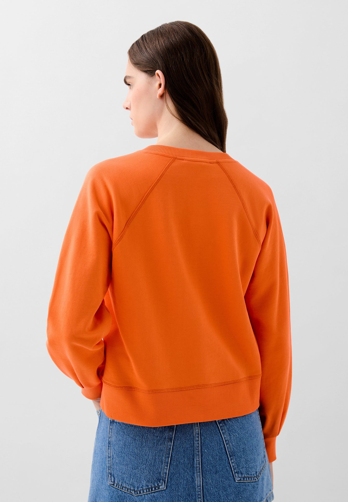 SWEATSHIRT COM BORDADO A CONTRASTAR