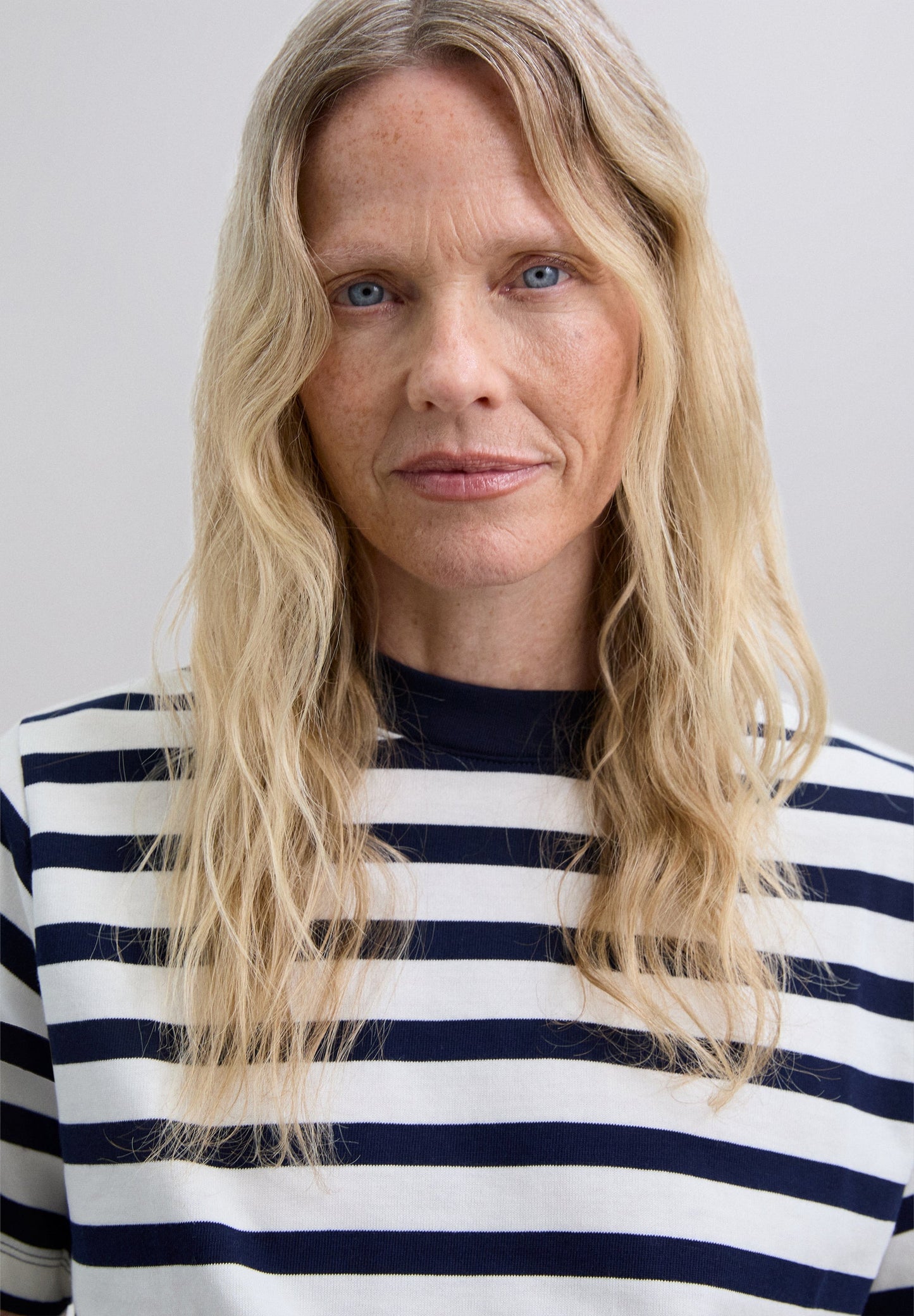 T-SHIRT ÀS RISCAS REGULAR FIT