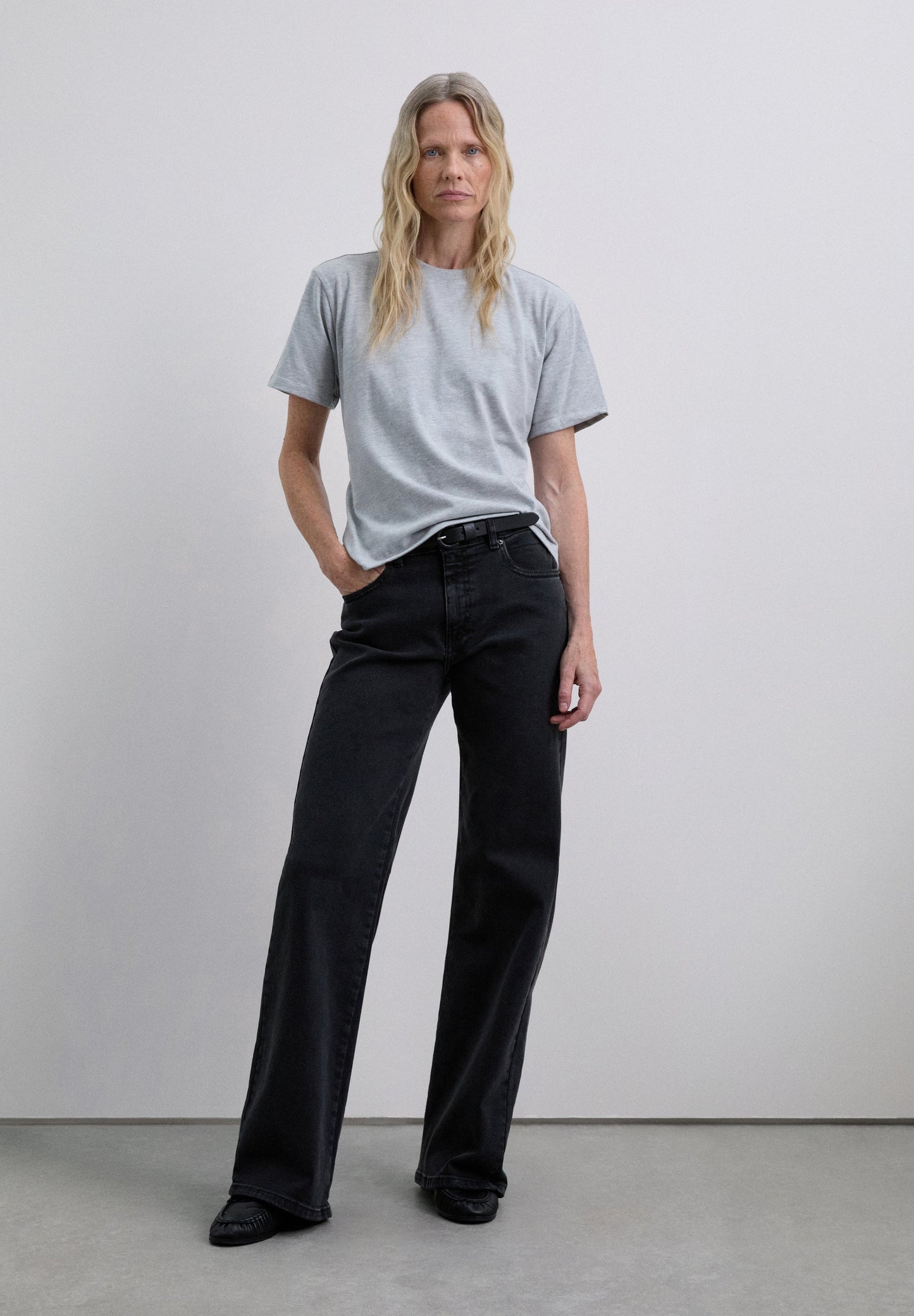 T-SHIRT COM NÓ ATRÁS