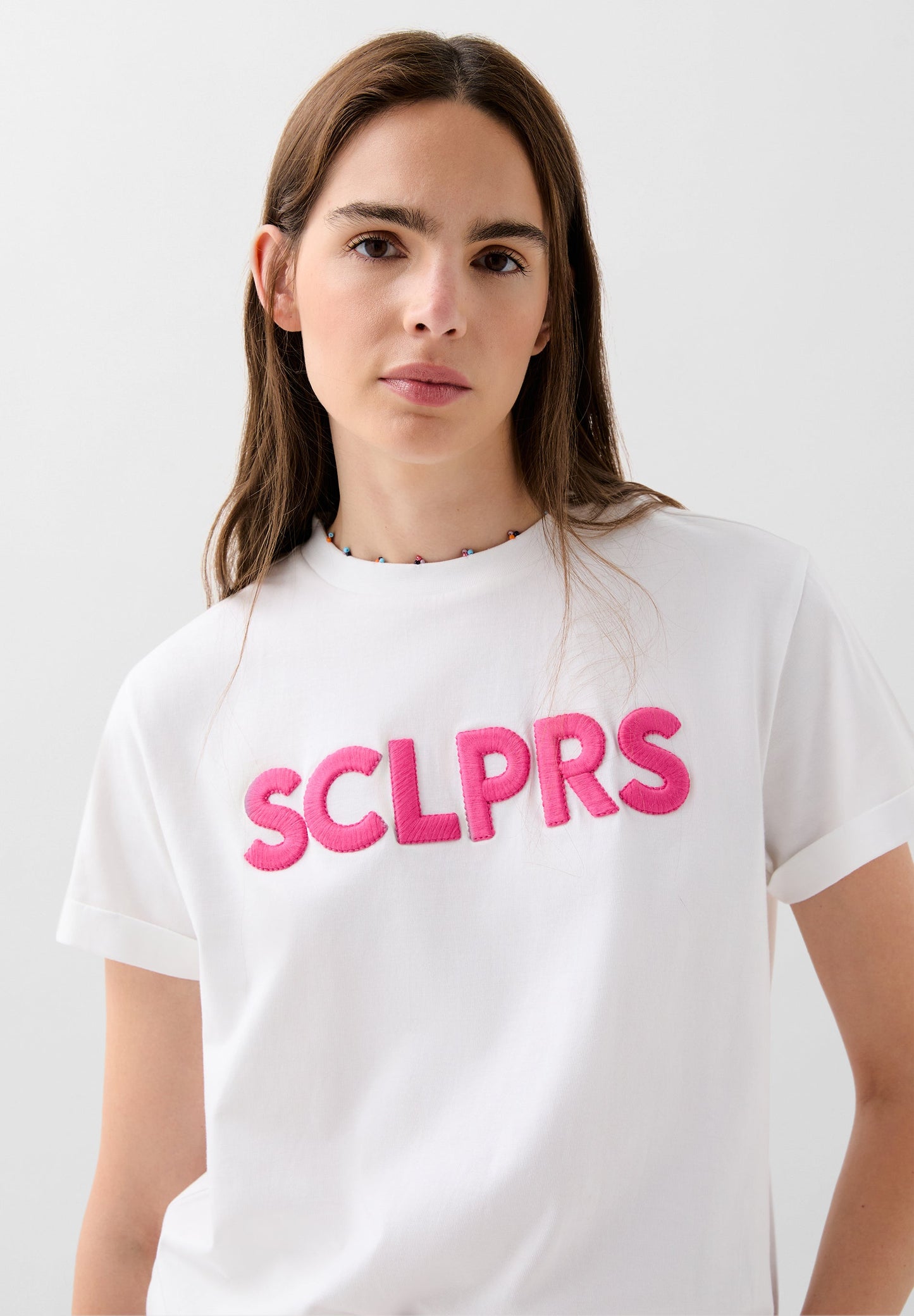 T-SHIRT COM PADRÃO PORMENOR STRASS