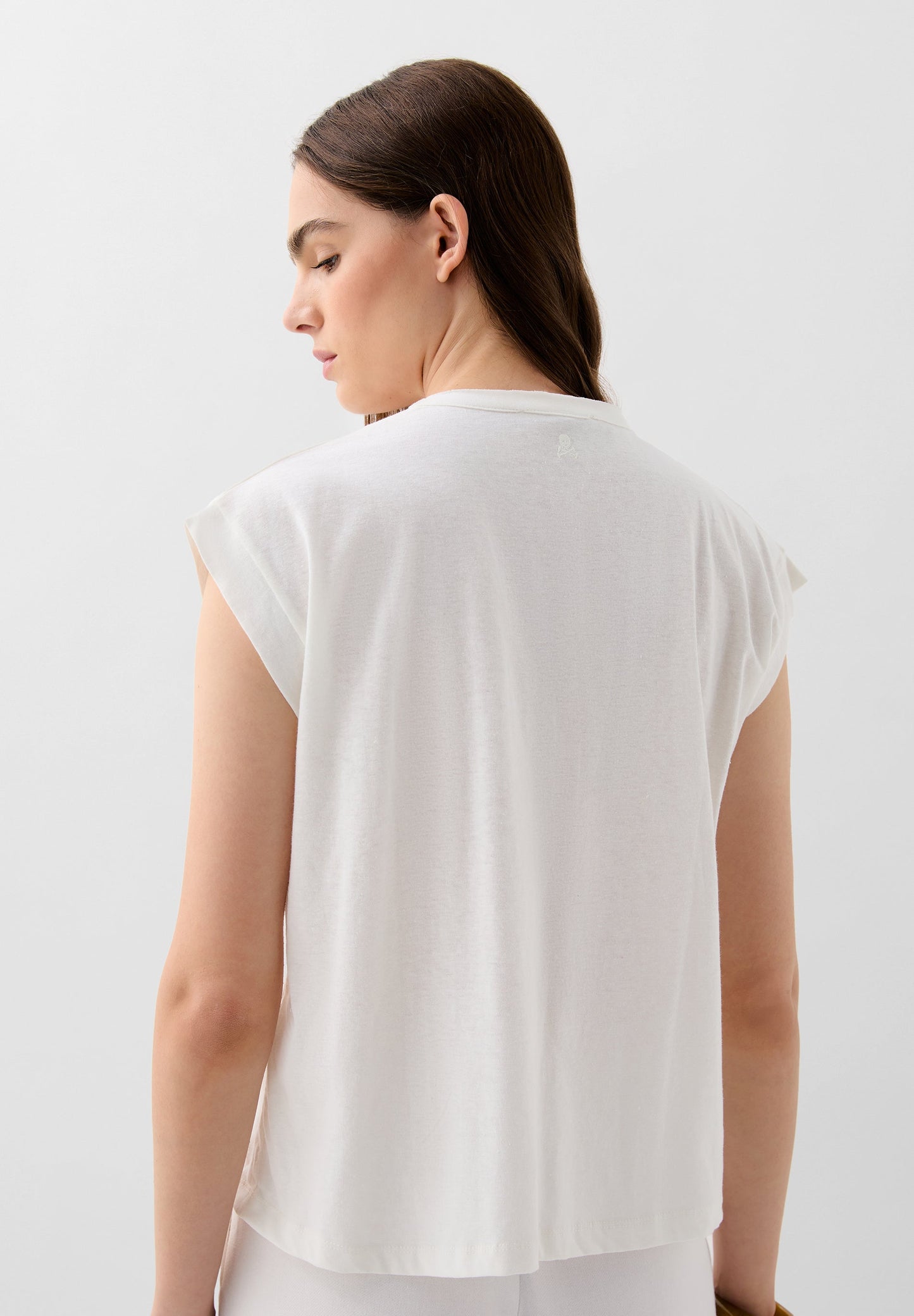 T-SHIRT COM PORMENORES EM STRASS SÓIS