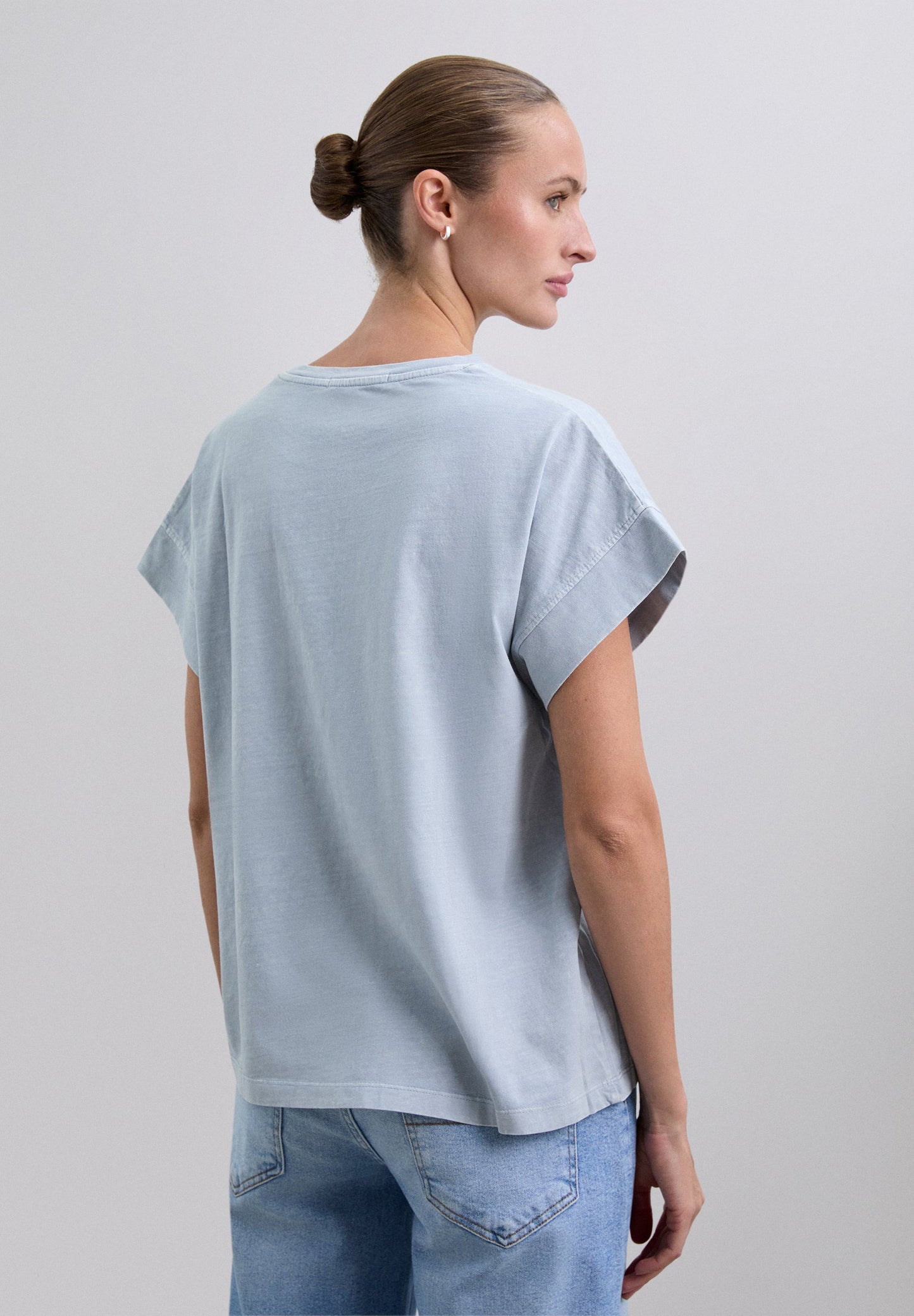 T-SHIRT DESBOTADA COM PADRÃO DE CARRO