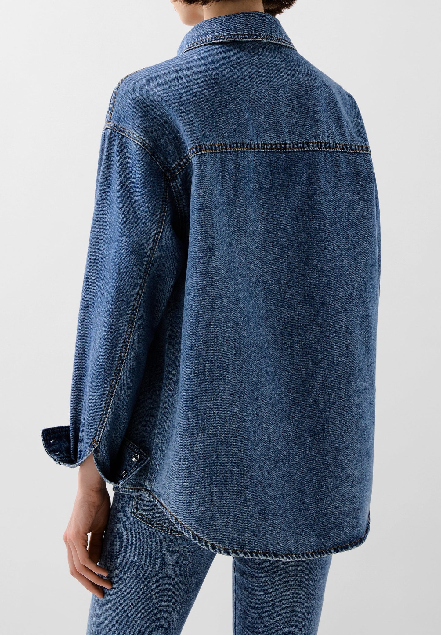 CAMISA DENIM COM TACHAS