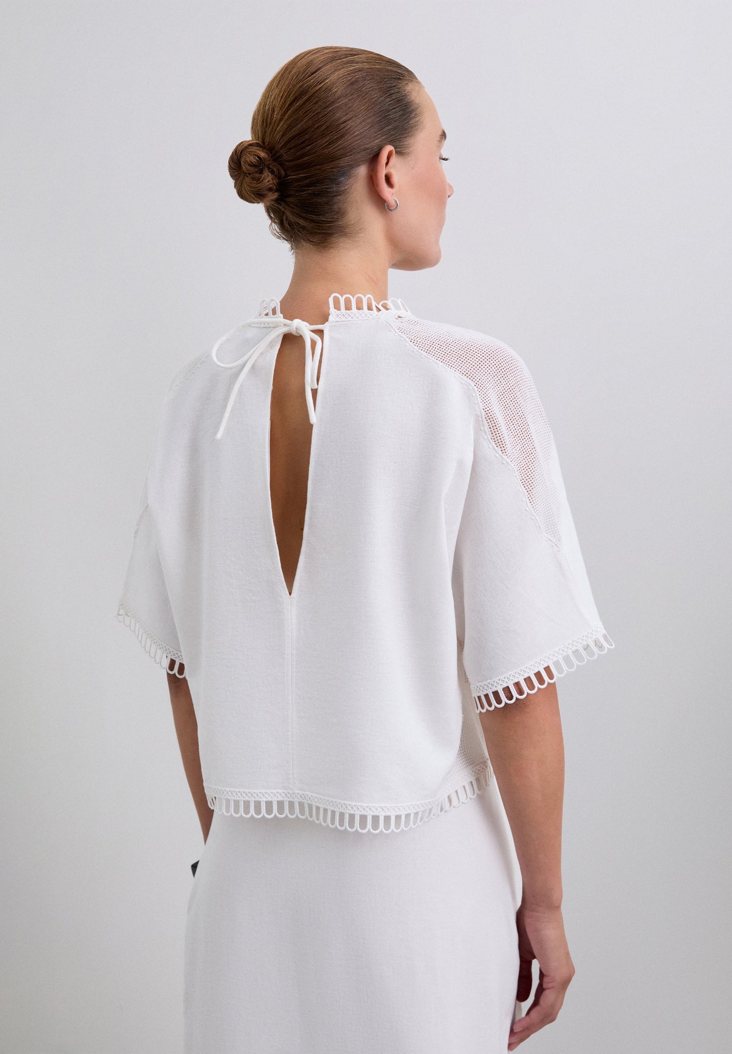 BLUSA COM PORMENORES DE RENDA