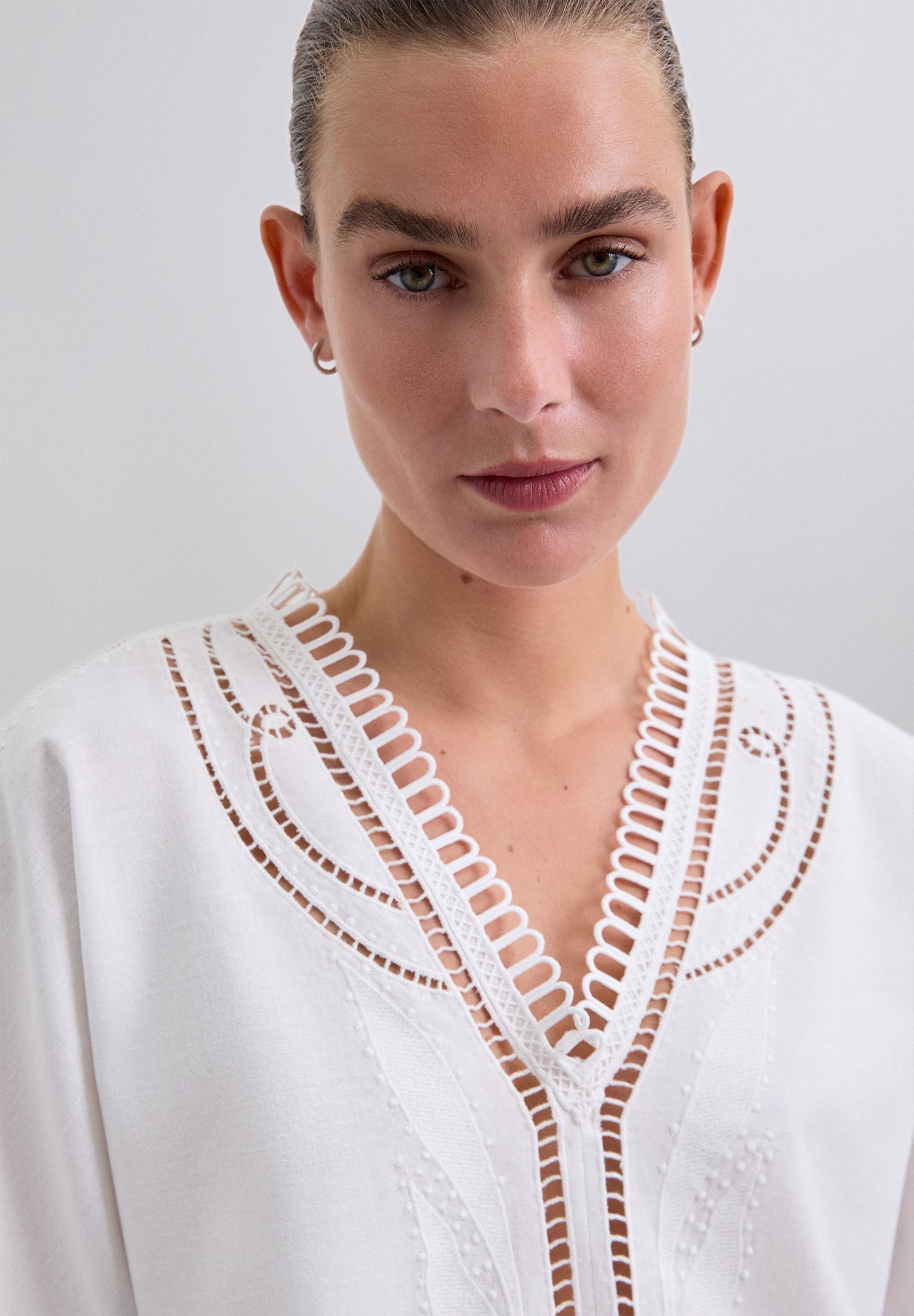 BLUSA COM PORMENORES DE RENDA