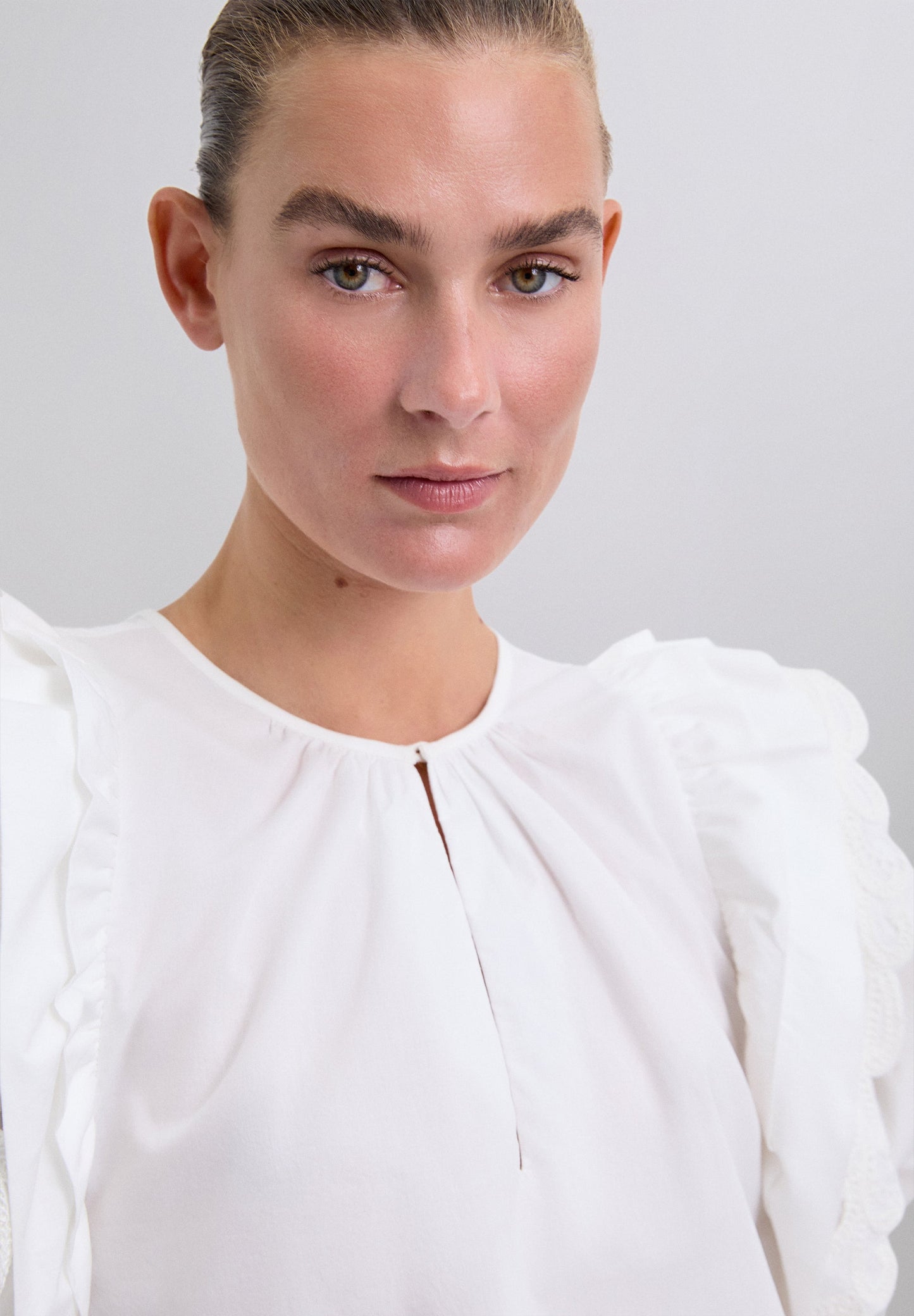 TOP DE MANGA BORDADA