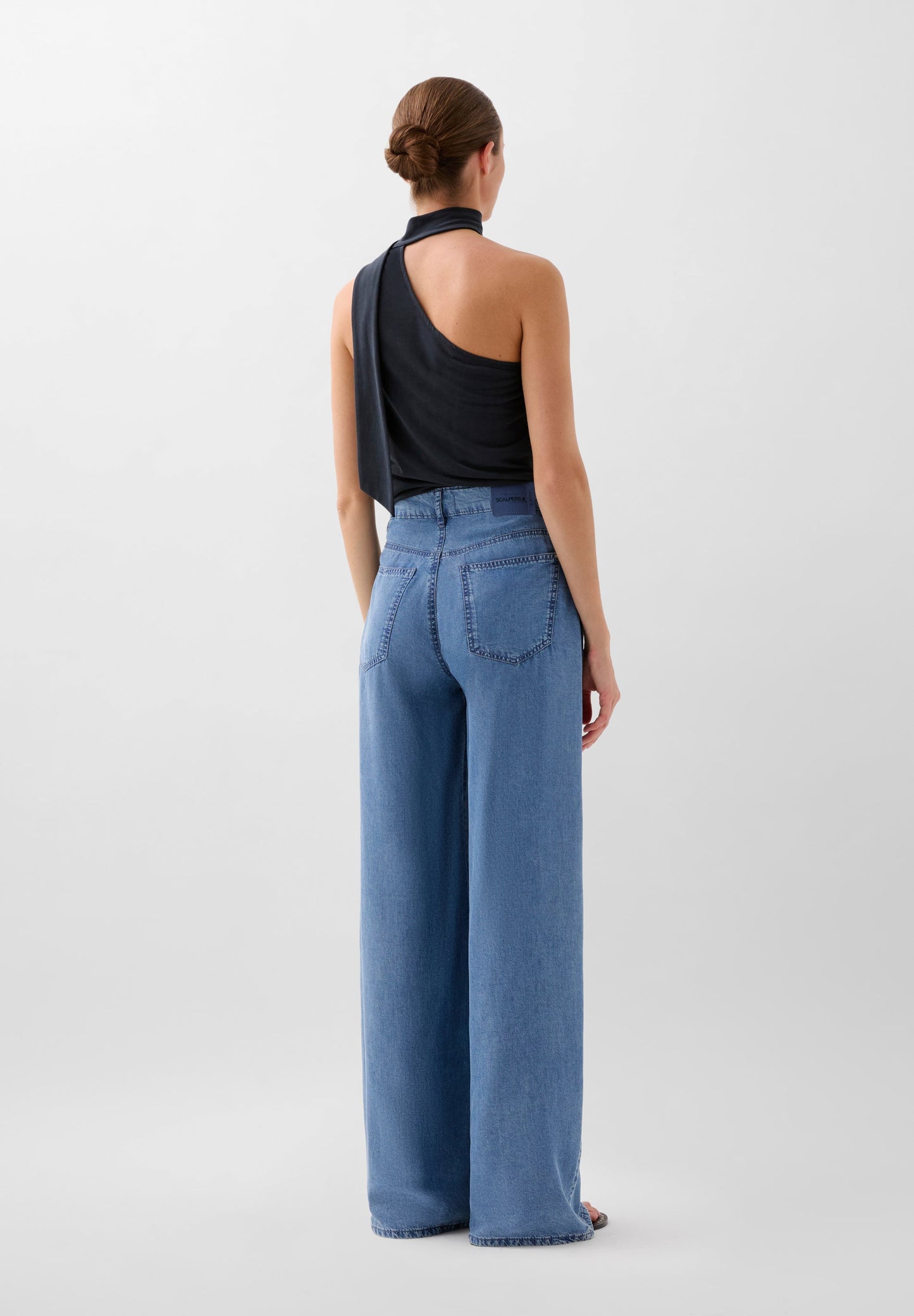 CALÇAS FLUIDAS EM DENIM