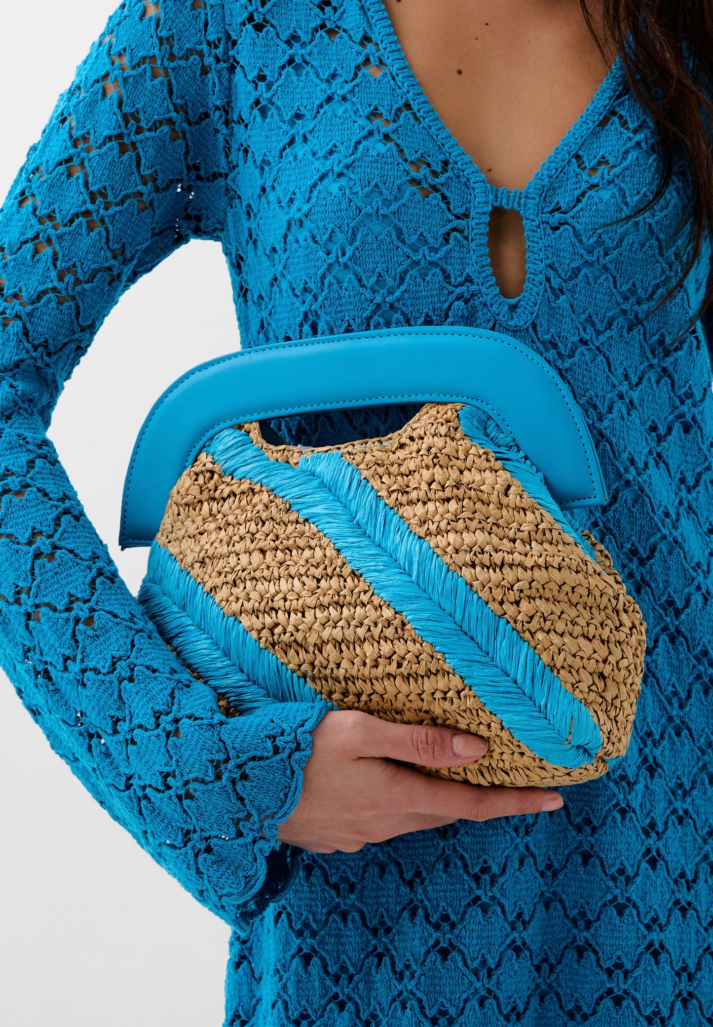 BOLSA DE RÁFIA ÀS RISCAS BICOLOR