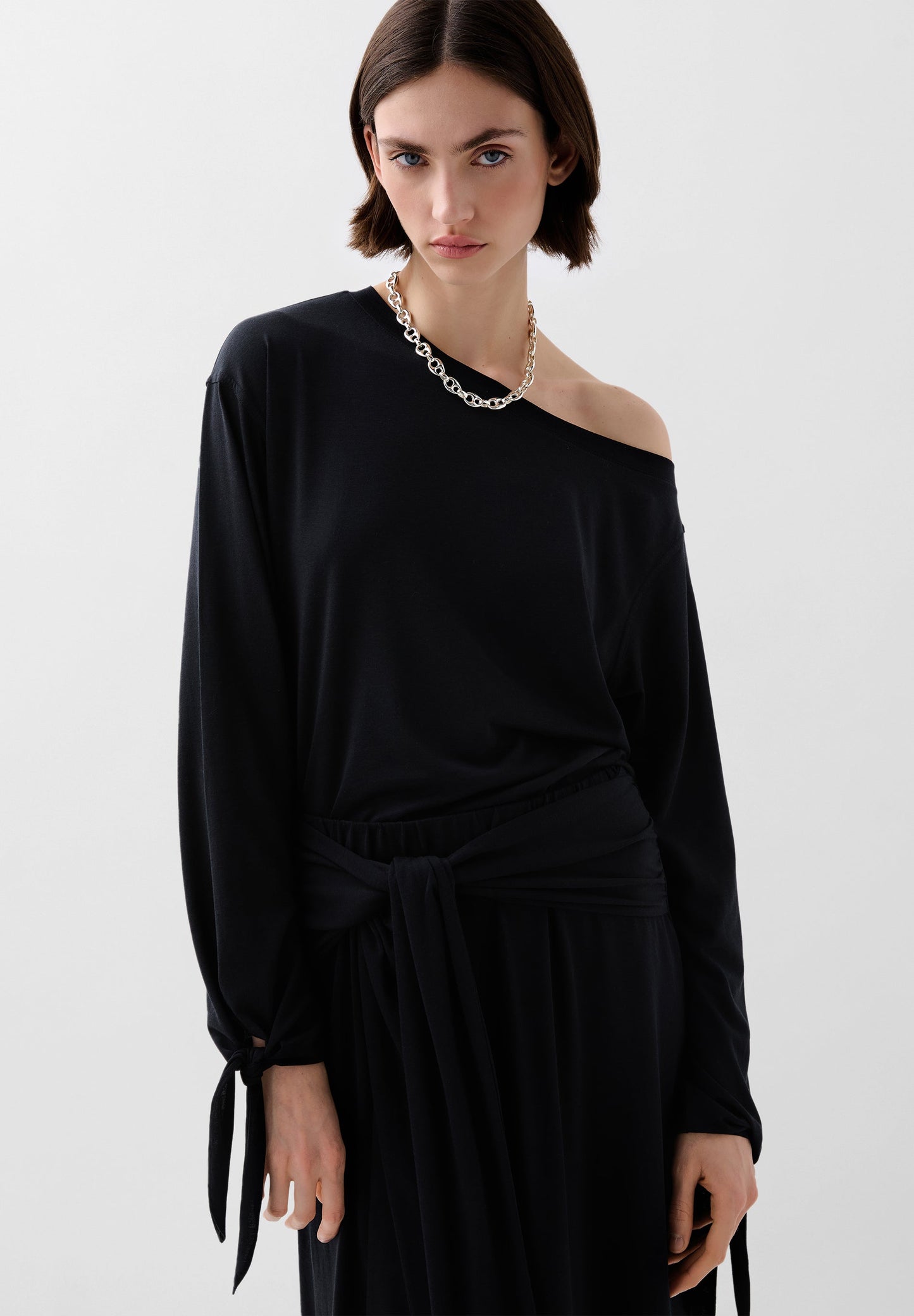 BLUSA ASSIMÉTRICA COM LAÇOS