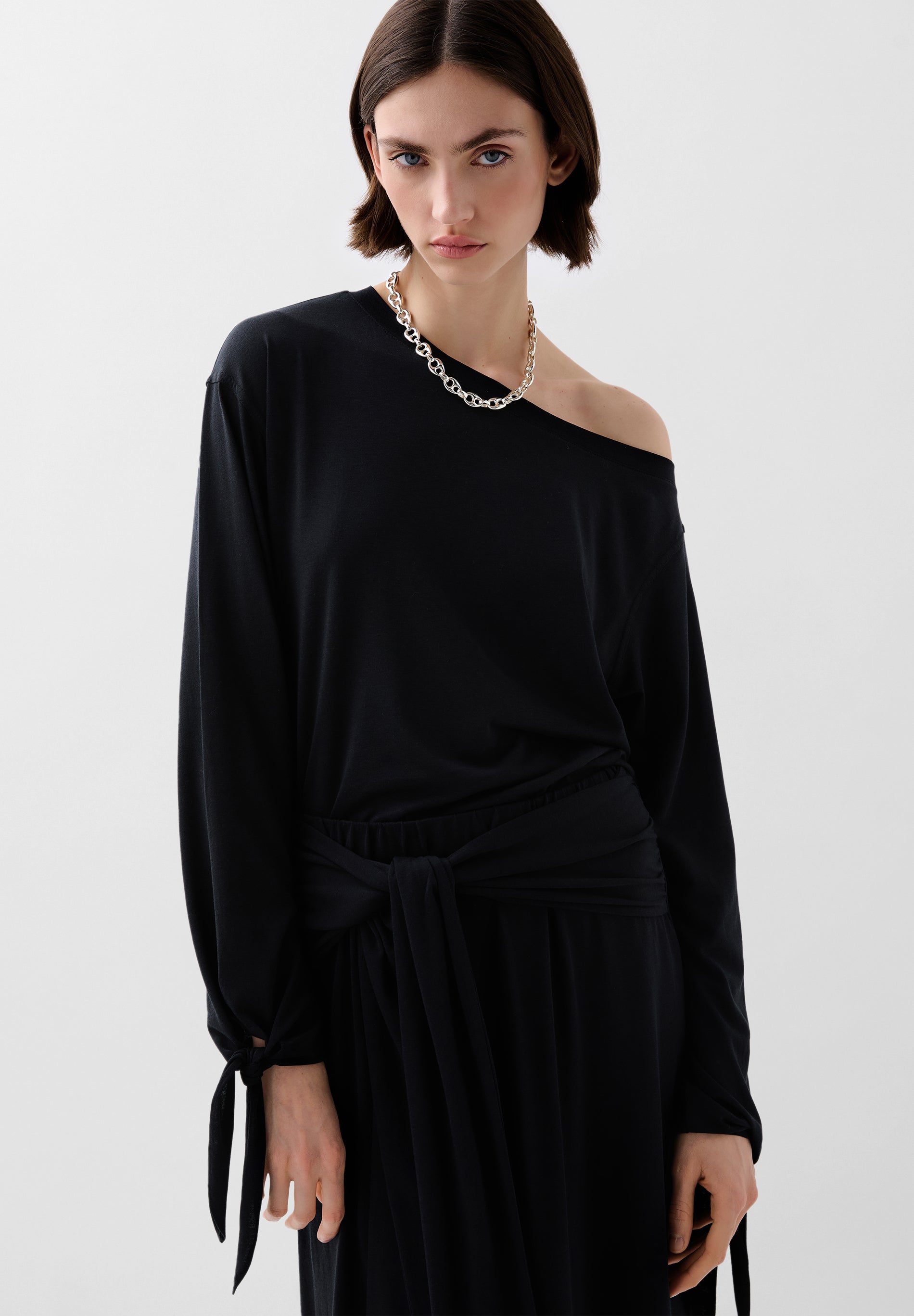 BLUSA ASSIMÉTRICA COM LAÇOS