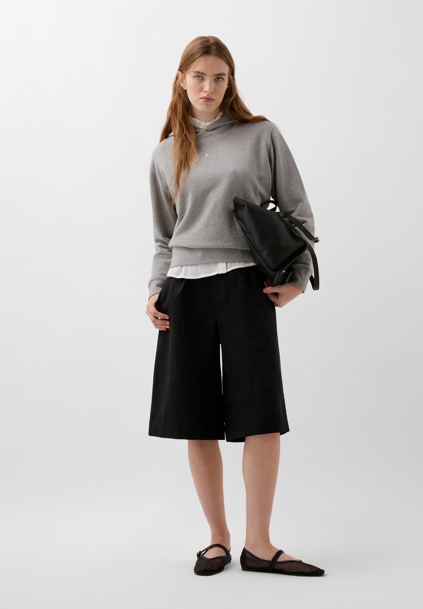 SWEATSHIRT DE CAPUZ COM LOGÓTIPO BORDADO