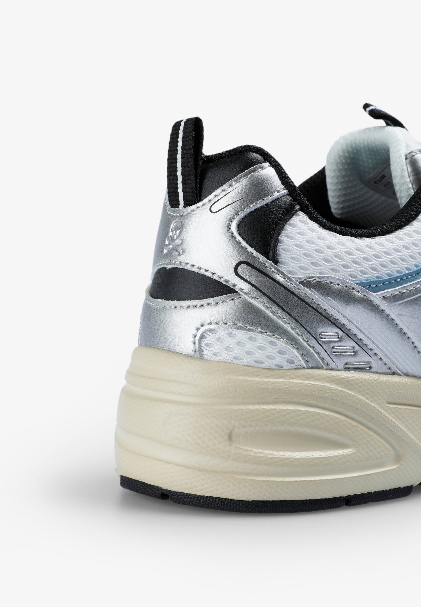 SAPATILHAS RUNNER PRATEADAS